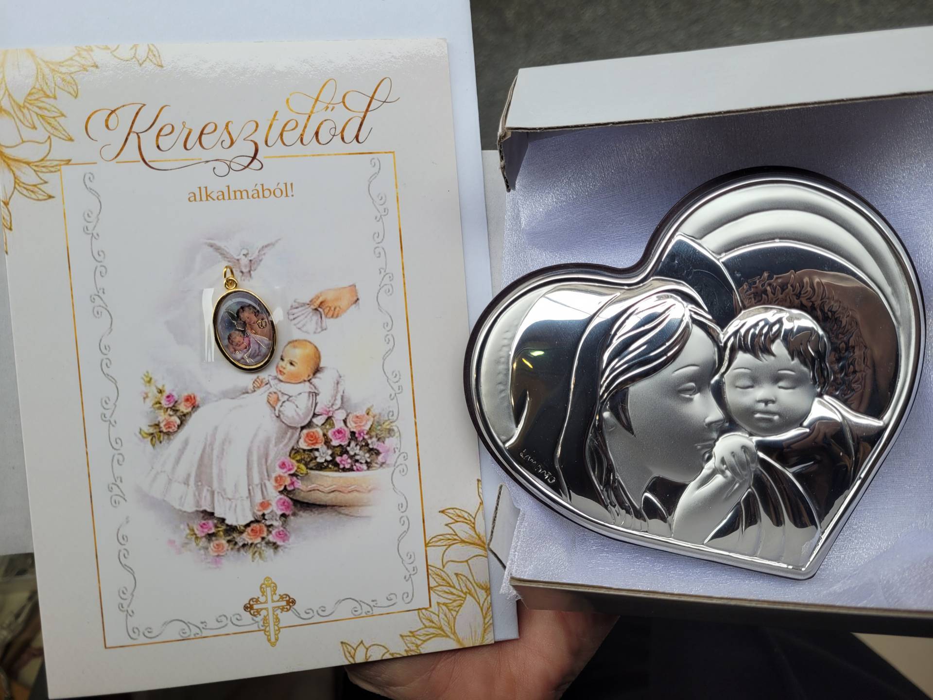 Kersztelőre Kislánynak/Kisfiúnak is lehett Ezüst Plakett + Gratulációslap Áldással + Érem 