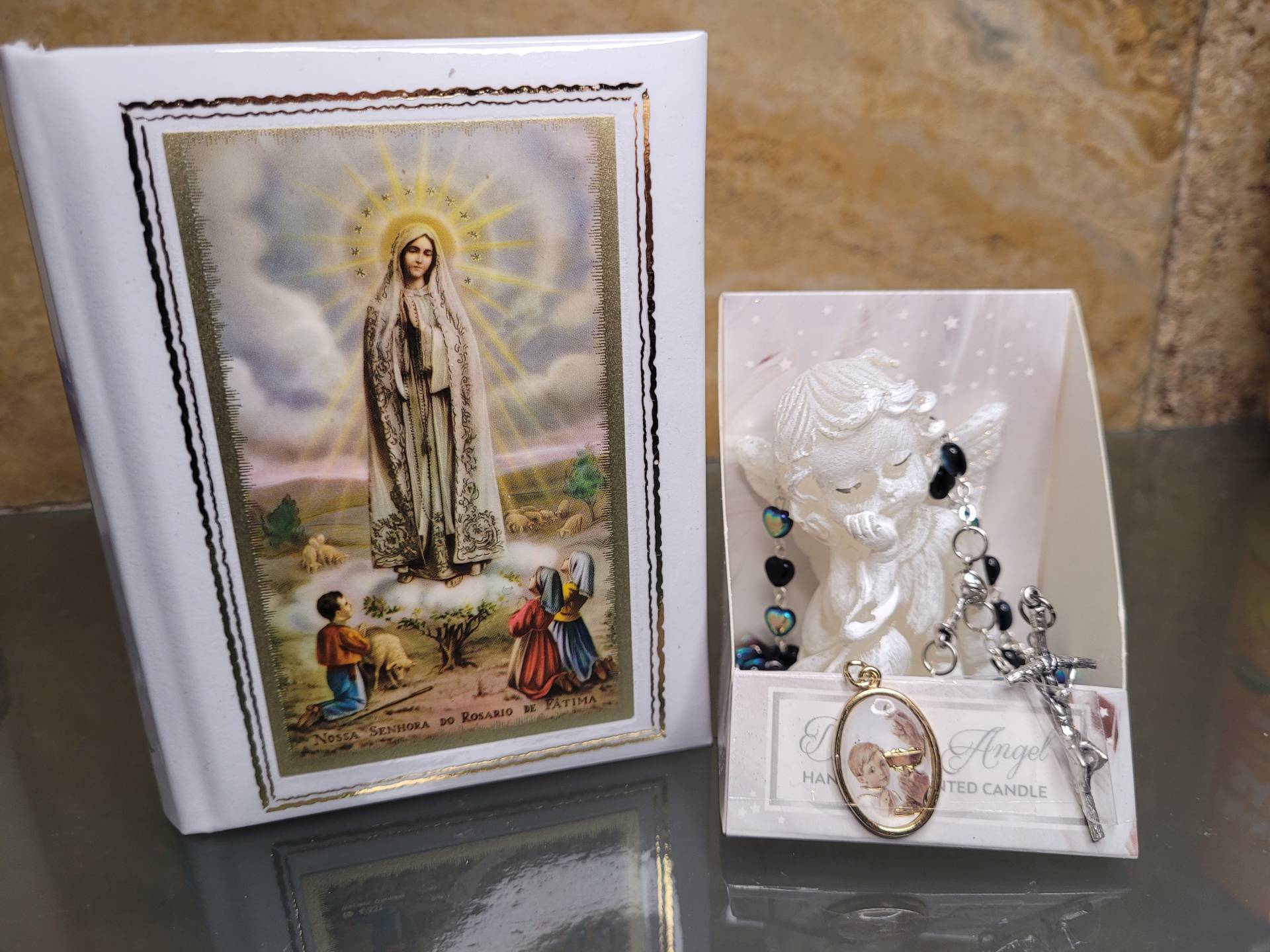 Kisfiúnak Gyemekimakönyv+ Őrangyal KELYHES RÓZSAFÜZÉRREL ELSŐÁLDOZÓKNAK !!ÉREMMEL 