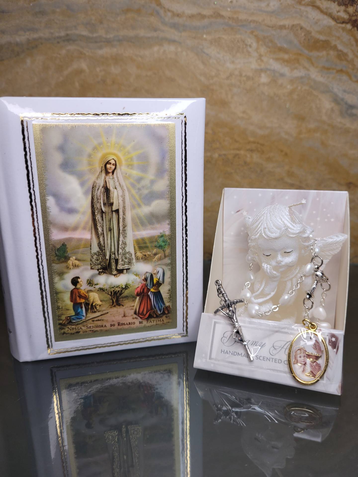 Kislánynak GYERMEKIMAKÖNYV+ŐRANGYAL KELYHES HÓFEHÉR RÓZSAFÜZÉRREL ELSŐÁLDOZÓKNAK+ÉREM 