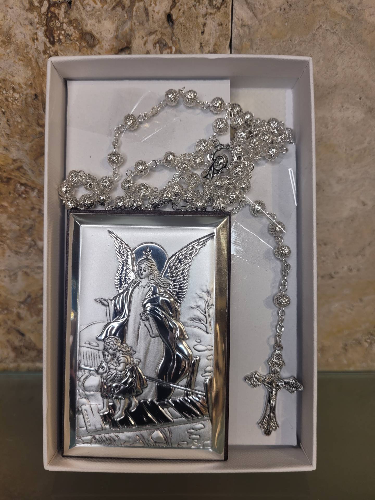 Keresztelőre/Babaszületésre/szülinapra Ezüst őrangyal plakett 6,5cm*10cm+ rózsafüzér 