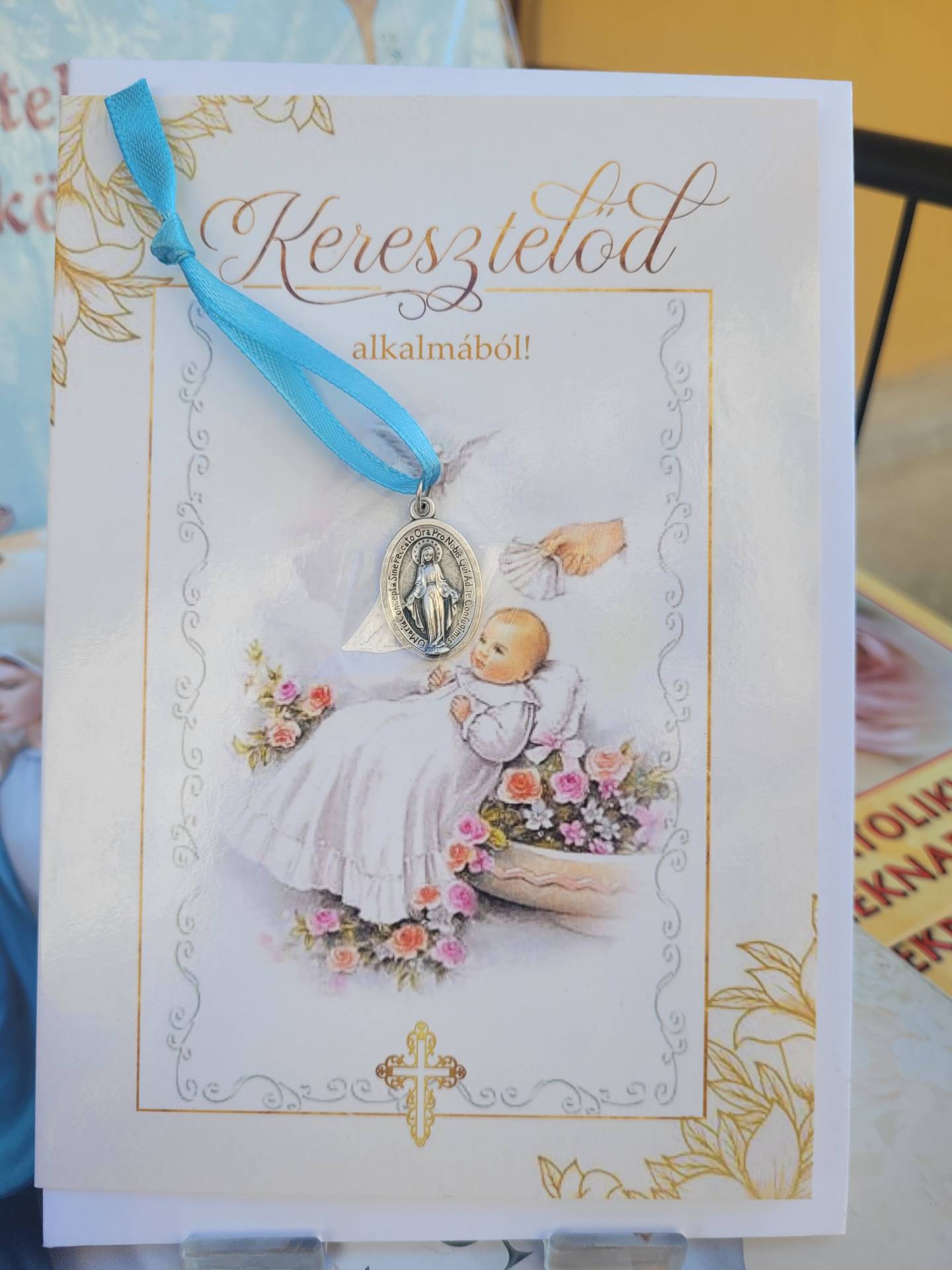 Kisfiúnak Keresztelőre Gratulációs Lap Isten Áldásával!+ Szűzmária Csodásérem A kiságy fölé! 