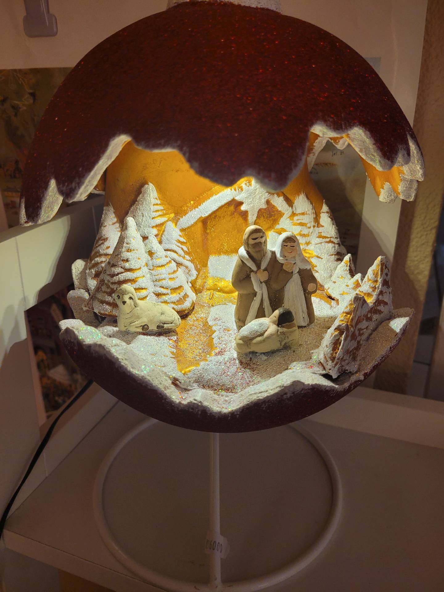 Ledes világittásal adapteres hálozatról 30cm*23cm gömben havas csillogó Szent család 