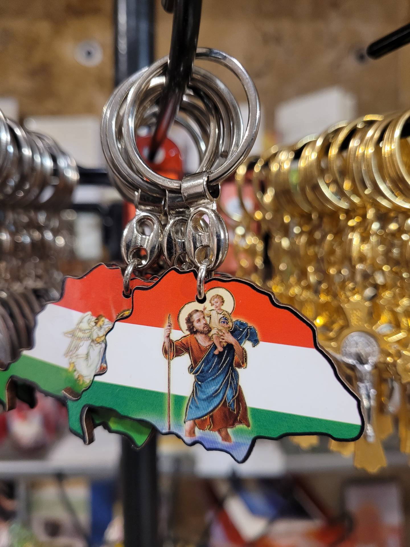 Szent Kristóf kulcstartó Magyarország Szineiben 