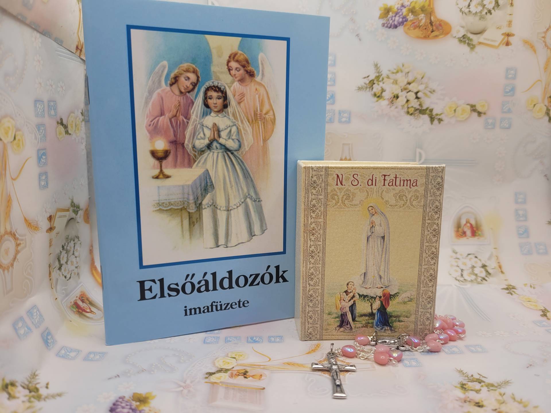 Lánynak elsőáldozásra ajándékcsomag Szives kelyhes rózsafüzér + szűzanyás dobozka+ imafüzet 
