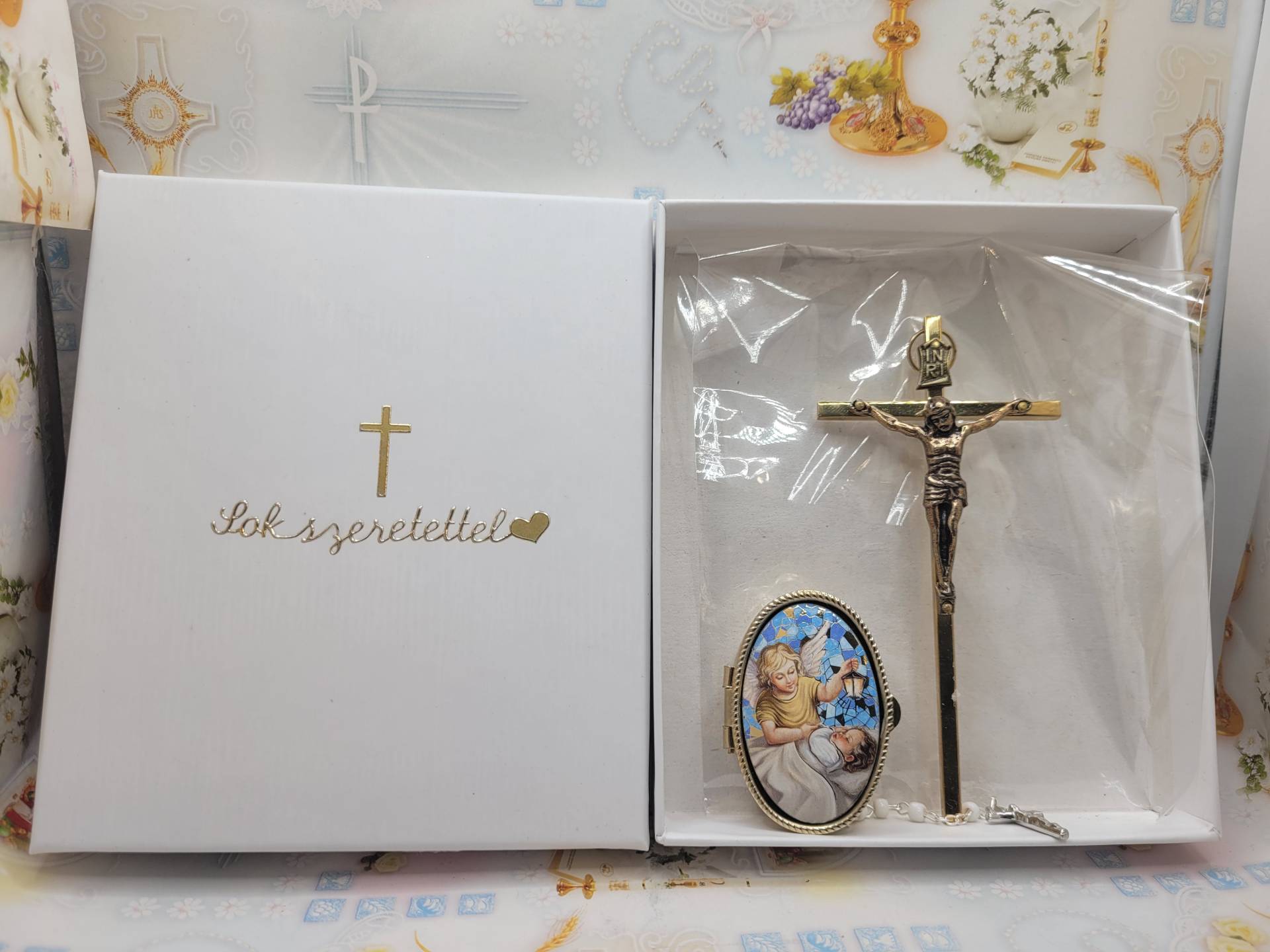 Keresztelőre Ajándékcsomag  Őrangyalos réztartóban rózsafüzér gyerekeknek+rézből készült kereszt 12cm diszdobozban 