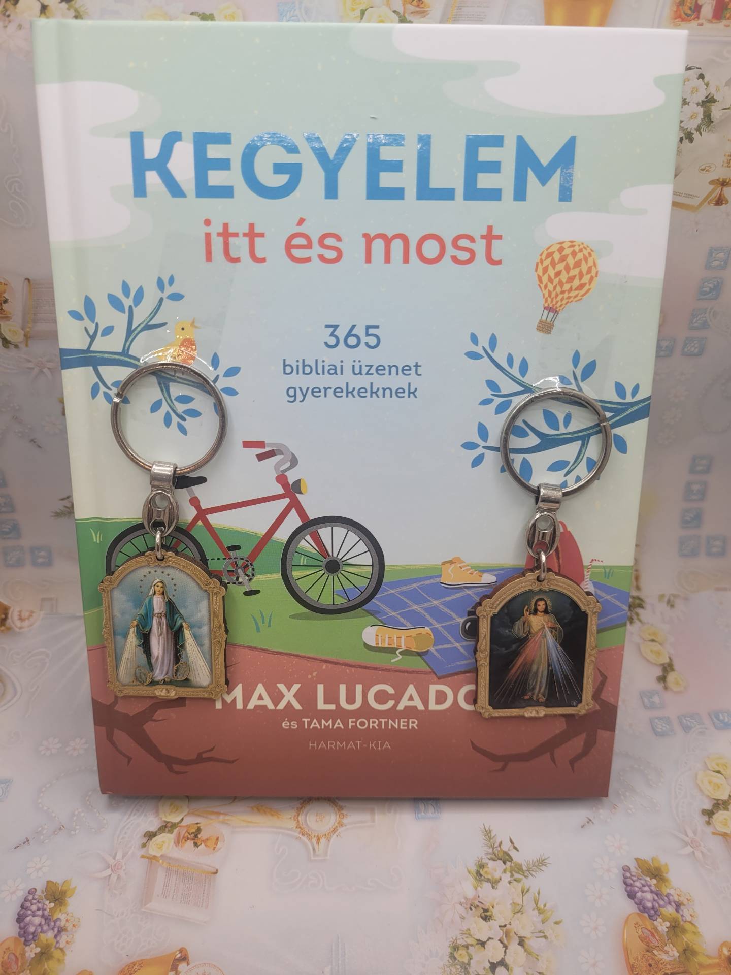 Elsőáldozóknak könyv 365 napra Egy mondatos igerész+magyarázat+feladat !+ kulcstartó segitő szentekkel a mindennapokra 