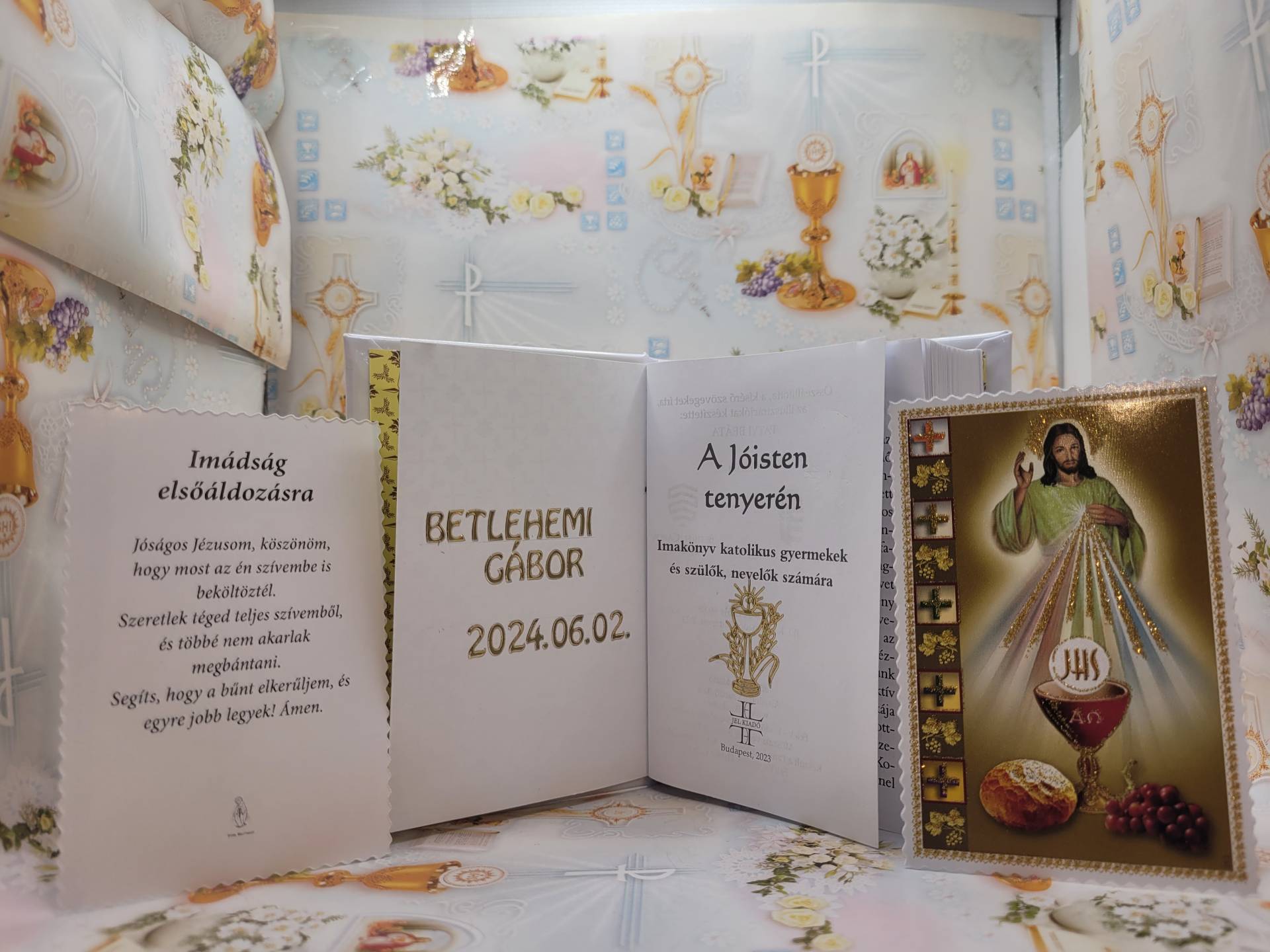 Elsőáldozásra Gyermekimakönyv Lányoknak fiúknak beleirjuk a gyermek nevét+ az elsőáldozás dátumát+ Szentkép en Áldozás utáni ima 