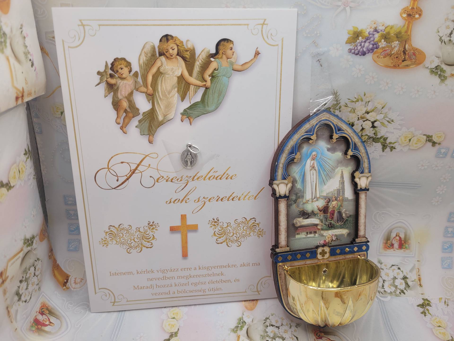 Keresztelőre Ajándécsomag gratulációs lps szűzmária csodásérme+szenteltviztartó a GYEREKSZOBÁBA 