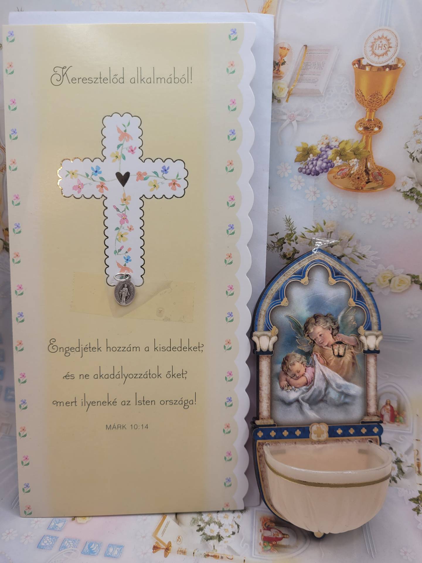 Keresztelőre Kislánynak és kisfiúnak is kiváló ajándék Gratulációs lap szűzanyaéremmel+szenteltvíztartó Gyermekszobába 