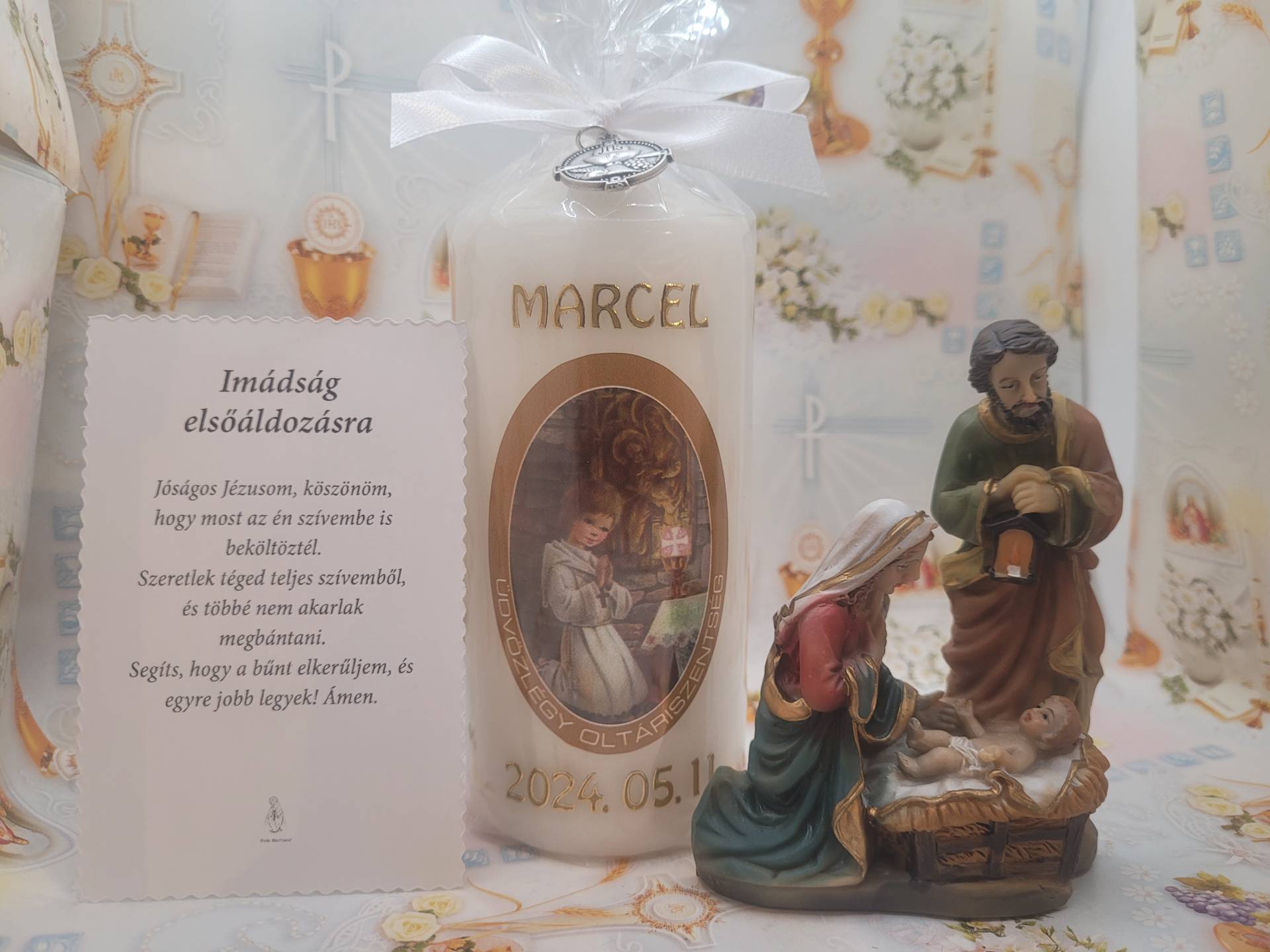 Elsőáldozásra emlékgyertya kehelyéremmel+szent család szobor+mágnes is egyben!+ Áldozás utáni ima 