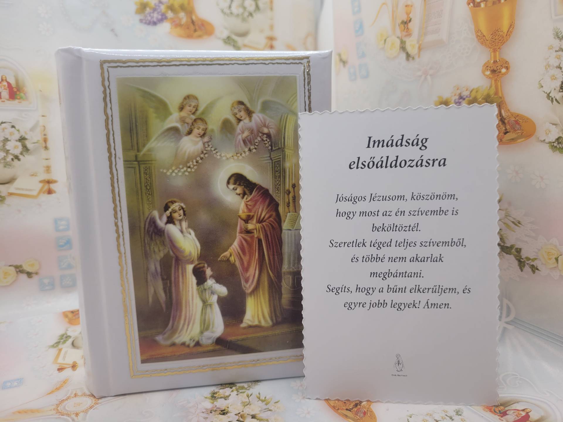 Elsőáldozó kislányok részére csontkötéses fehér imakönyv szentképprl 