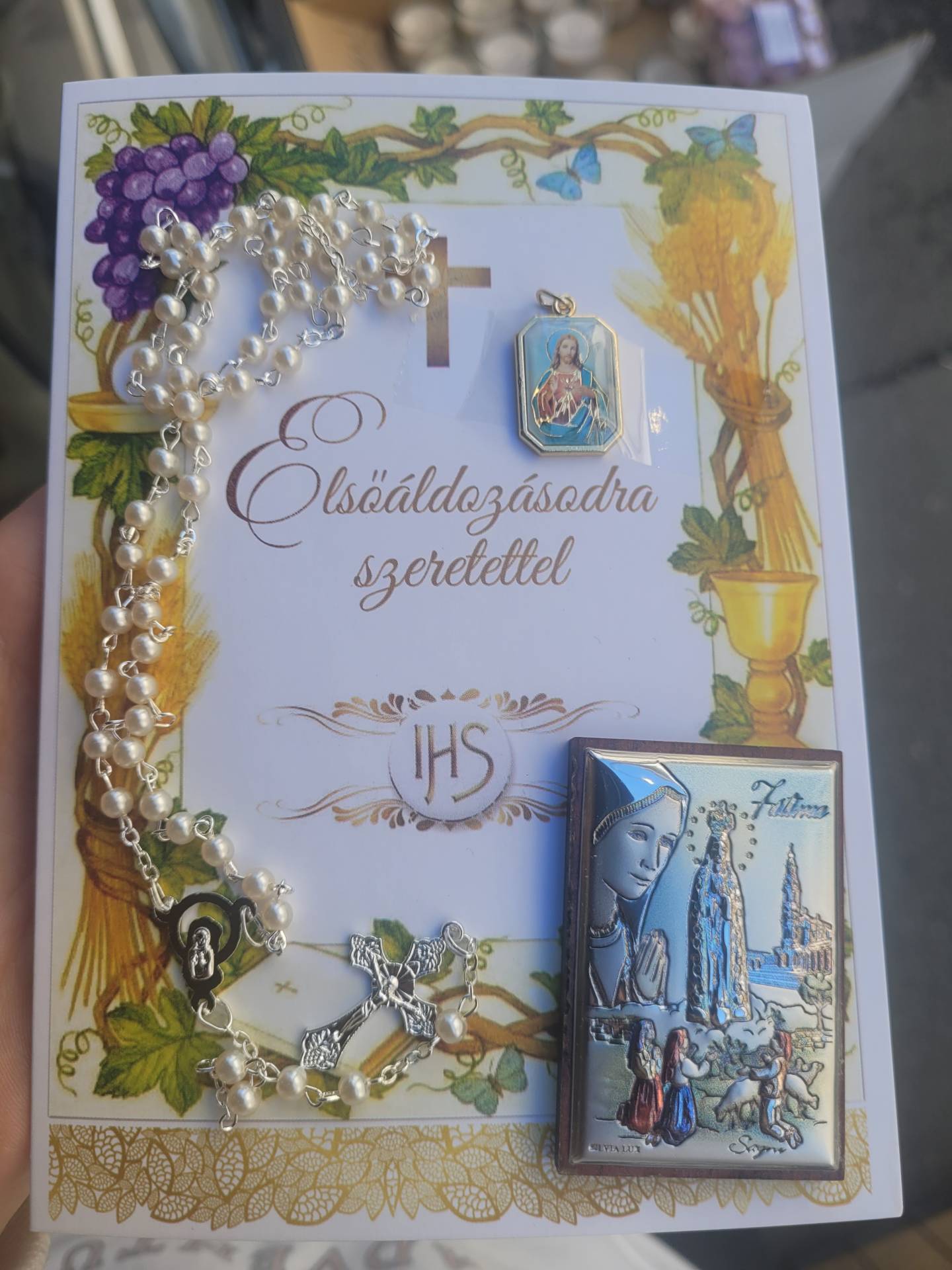 Elsőáldozásra Fiúknal és lányoknak is szép Ajándék 