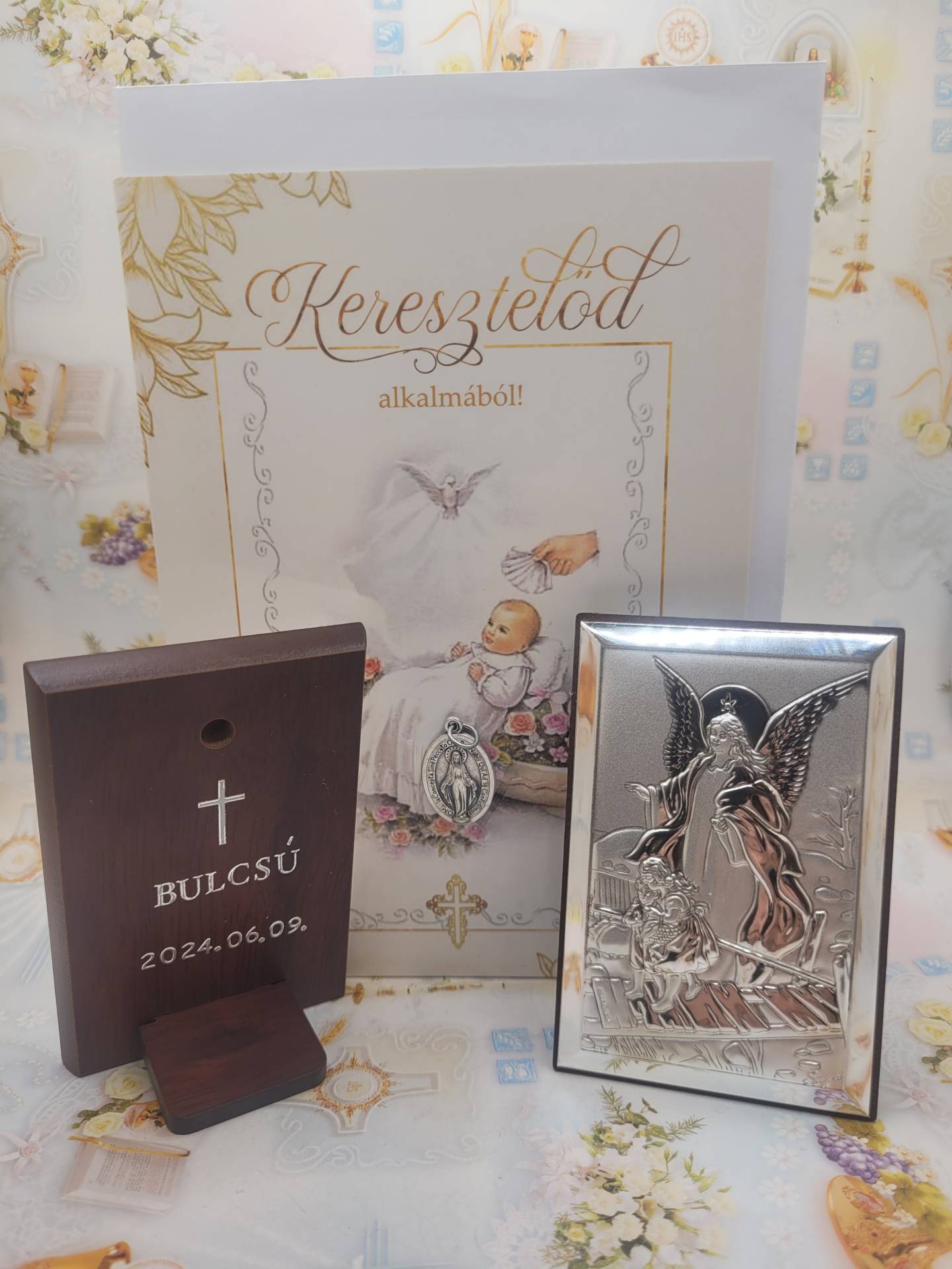 Keresztelőre ezüst ikon Feliratozzuk a gyermek nevével+keresztelő dátuma!+Gratulációs lap áldással éremmel 