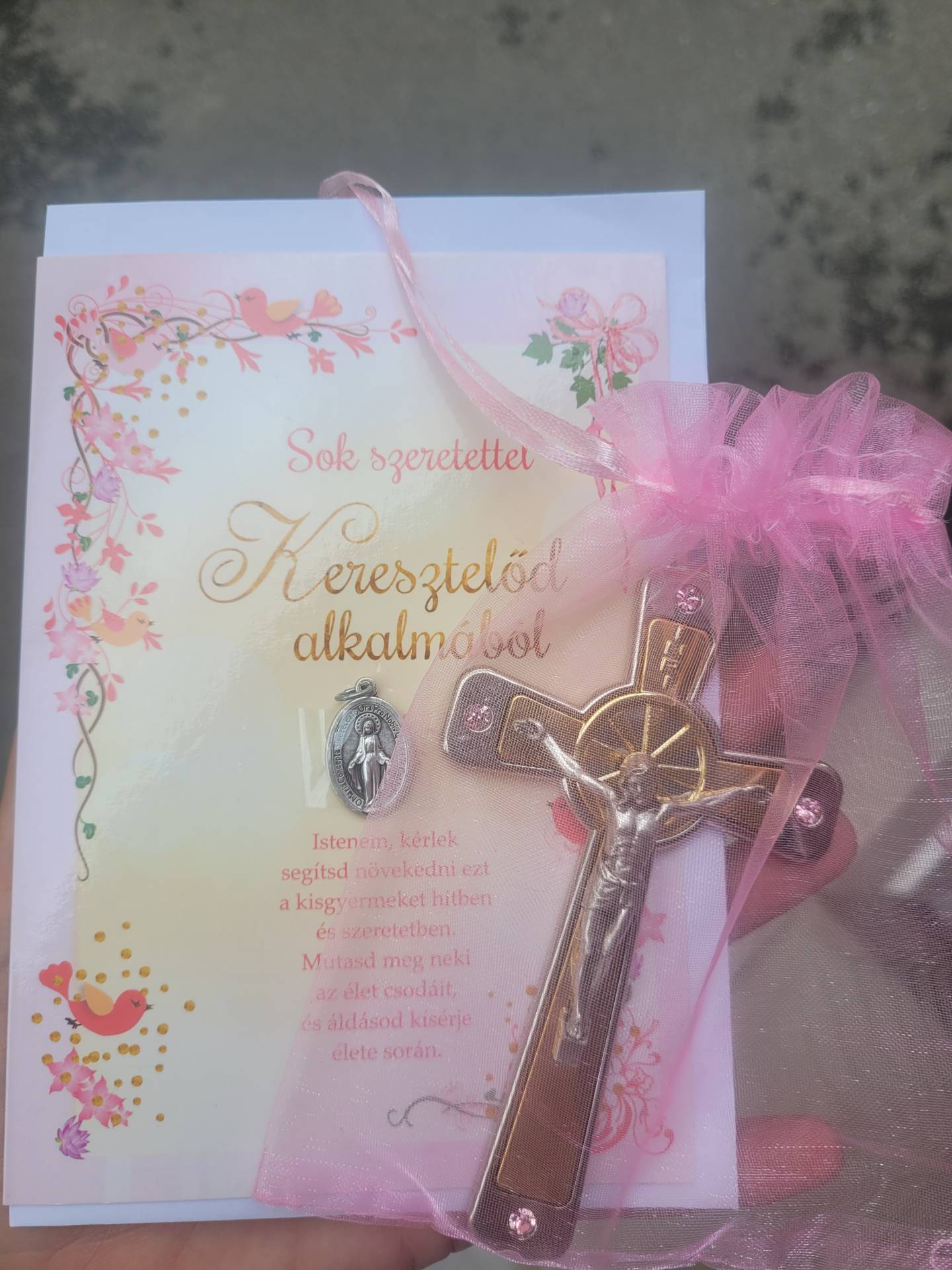 Keresztelőre kislánynak Rózsaszin swarovski kőves kereszt magasság:12cm*7cm tüll táskában 