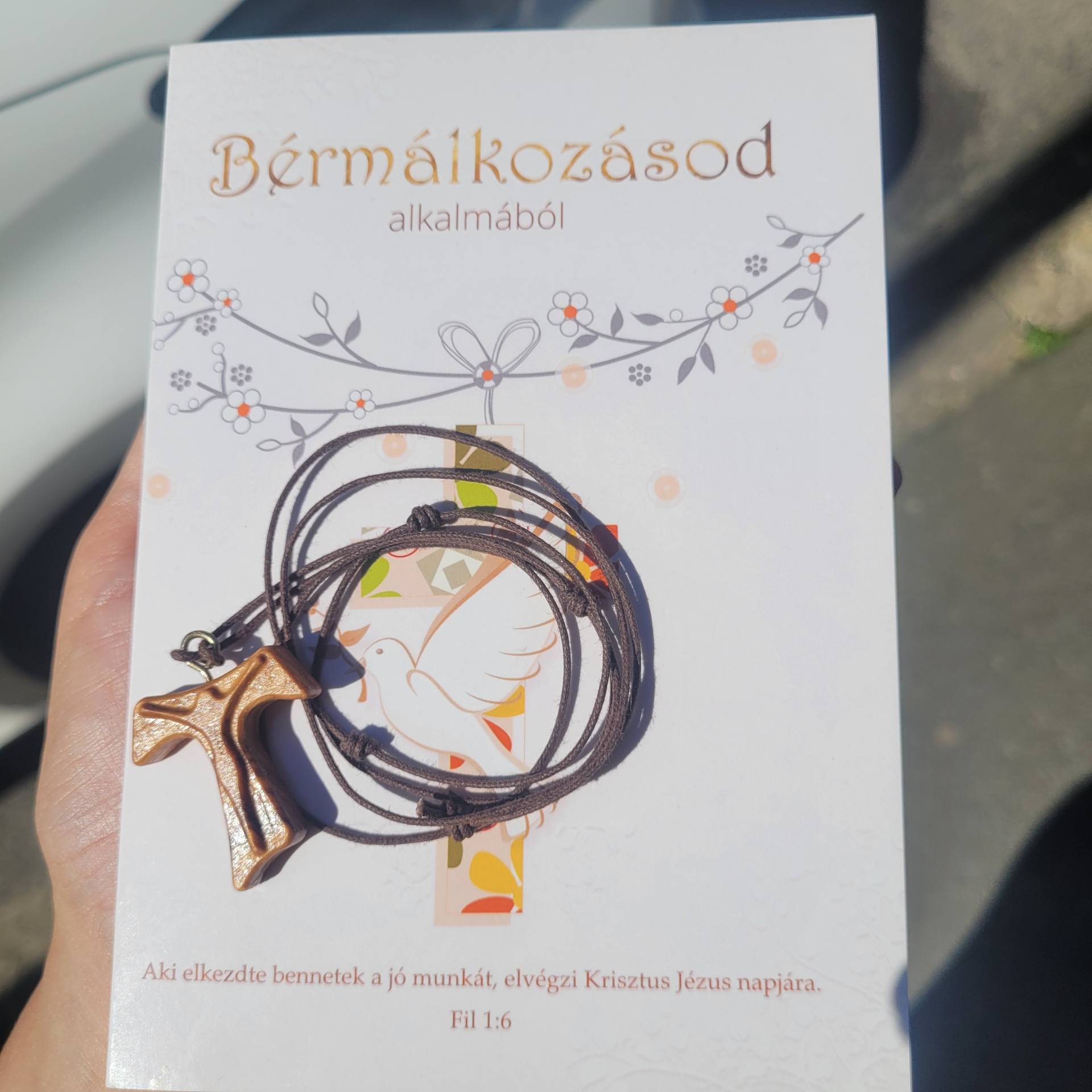 Elsőáldozásra Ajándékba olajfakereszt+ gratulációs lap áldással 