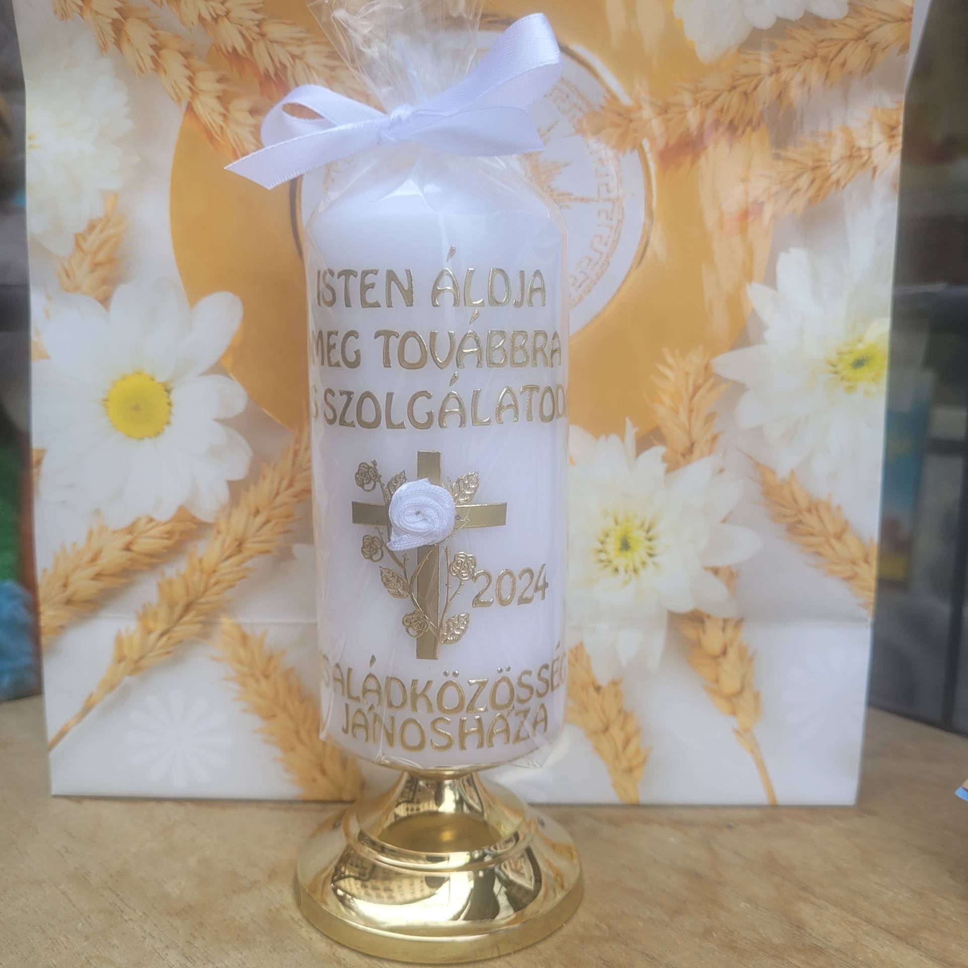 Ajándékgyertya Áldással Tanároknak, orvosoknak,papoknak,,hitoktatóknak stb... Réztartón 