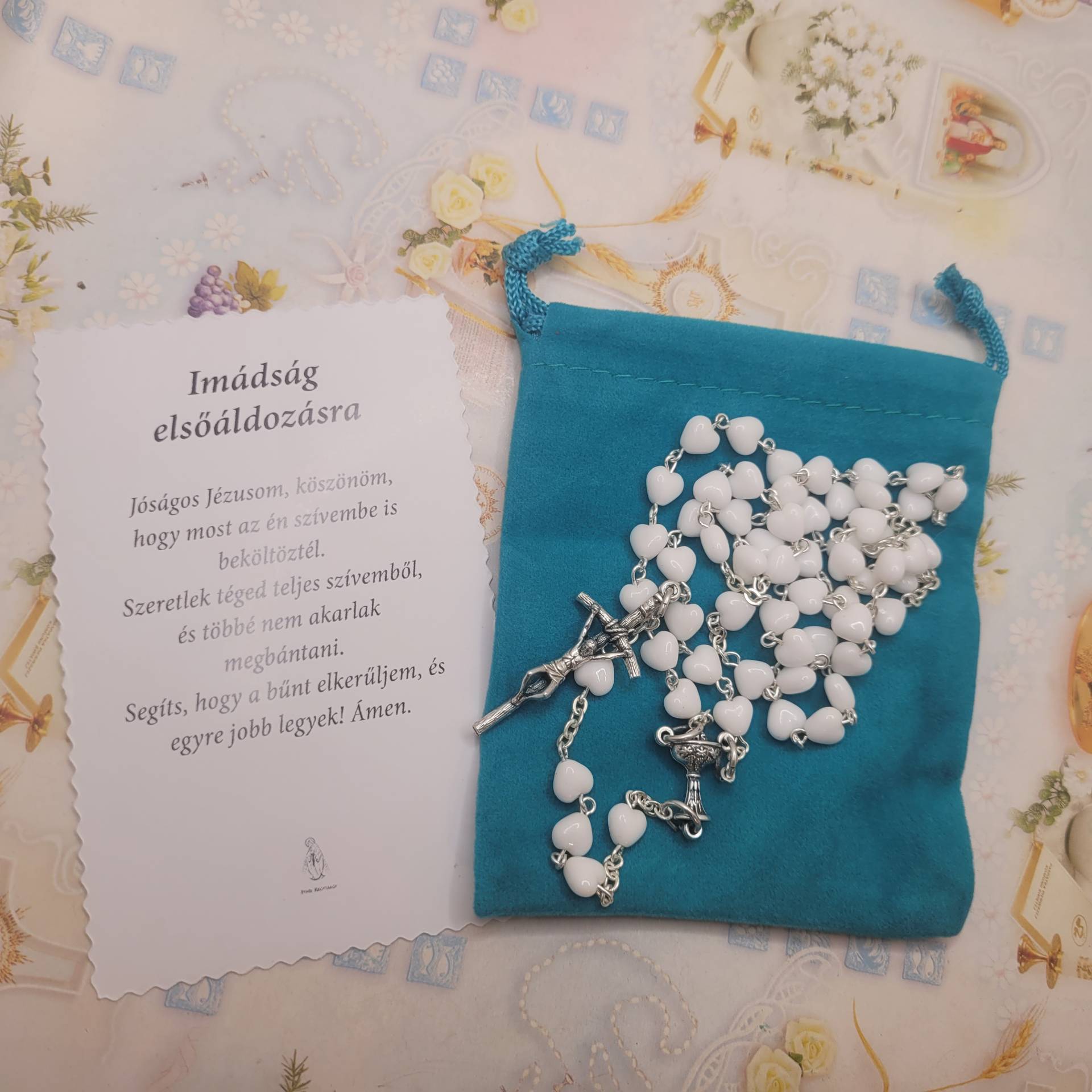 Elsőáldozásra kehelykapoccsal rózsafüzér zsákban + ima szentképen 