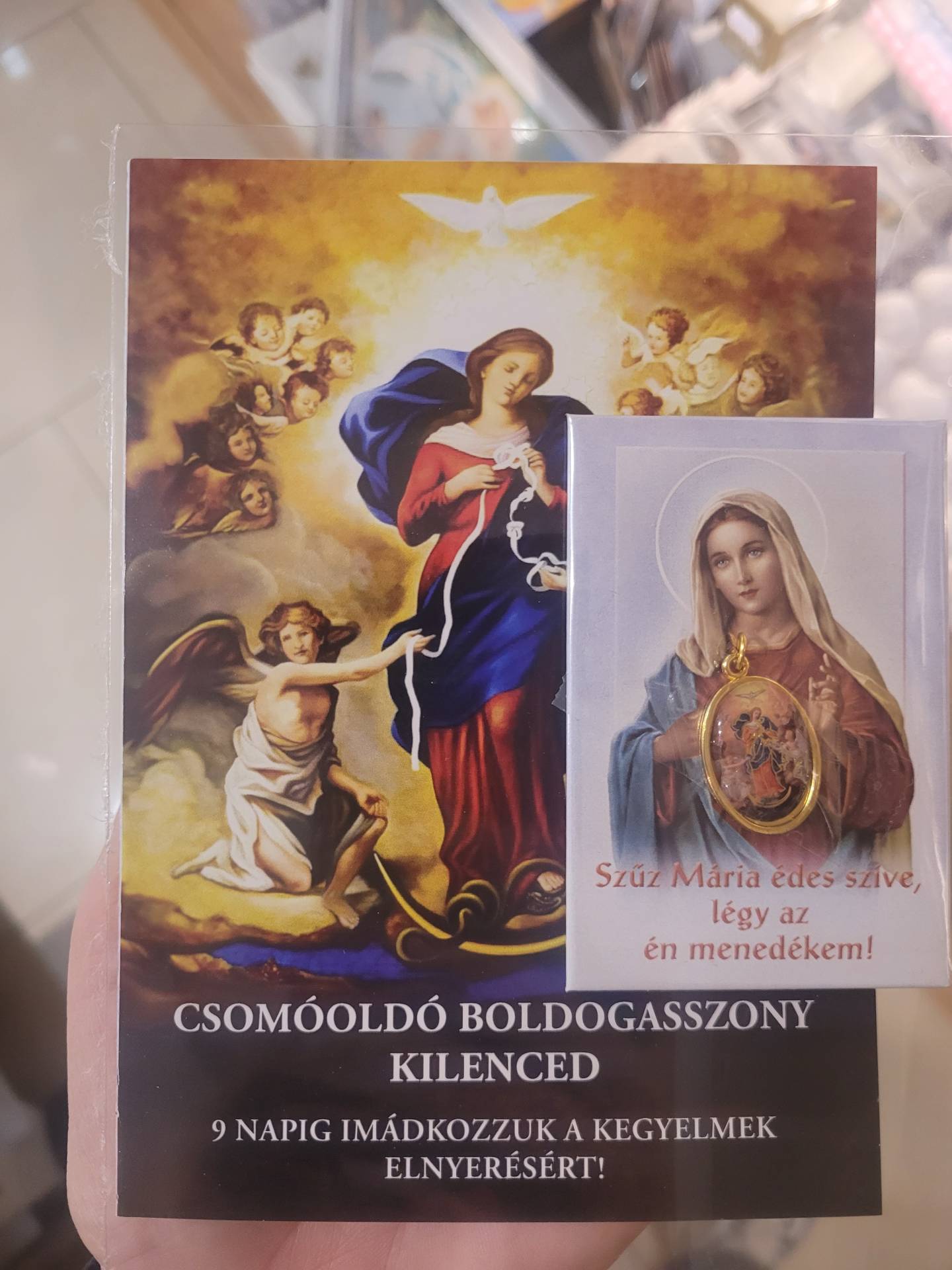 Ajándékcsomag Tartalmaz: Imafüzetet+ Szűzmária mágnest+ Szűzmária Érmet 