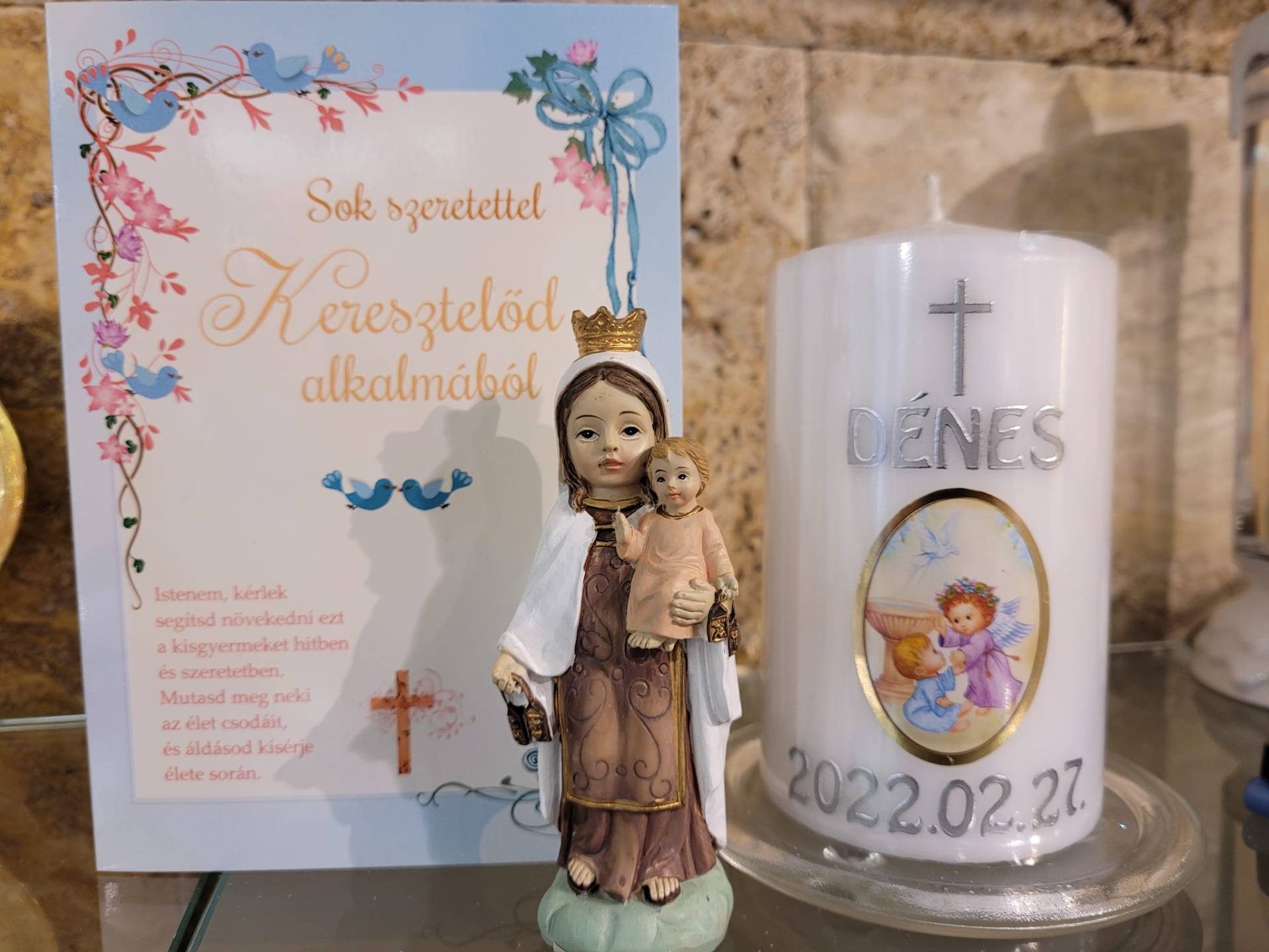 KERESZTELŐRE AJÁNDÉKCSOMAG NÉVRESZOLÓ+DÁTUM KERÜL A GYERTYÁRA+12cm SZŰZANYASZOBOR GYEREKENEK+GRATULÁCIÓS KÁRTYA 