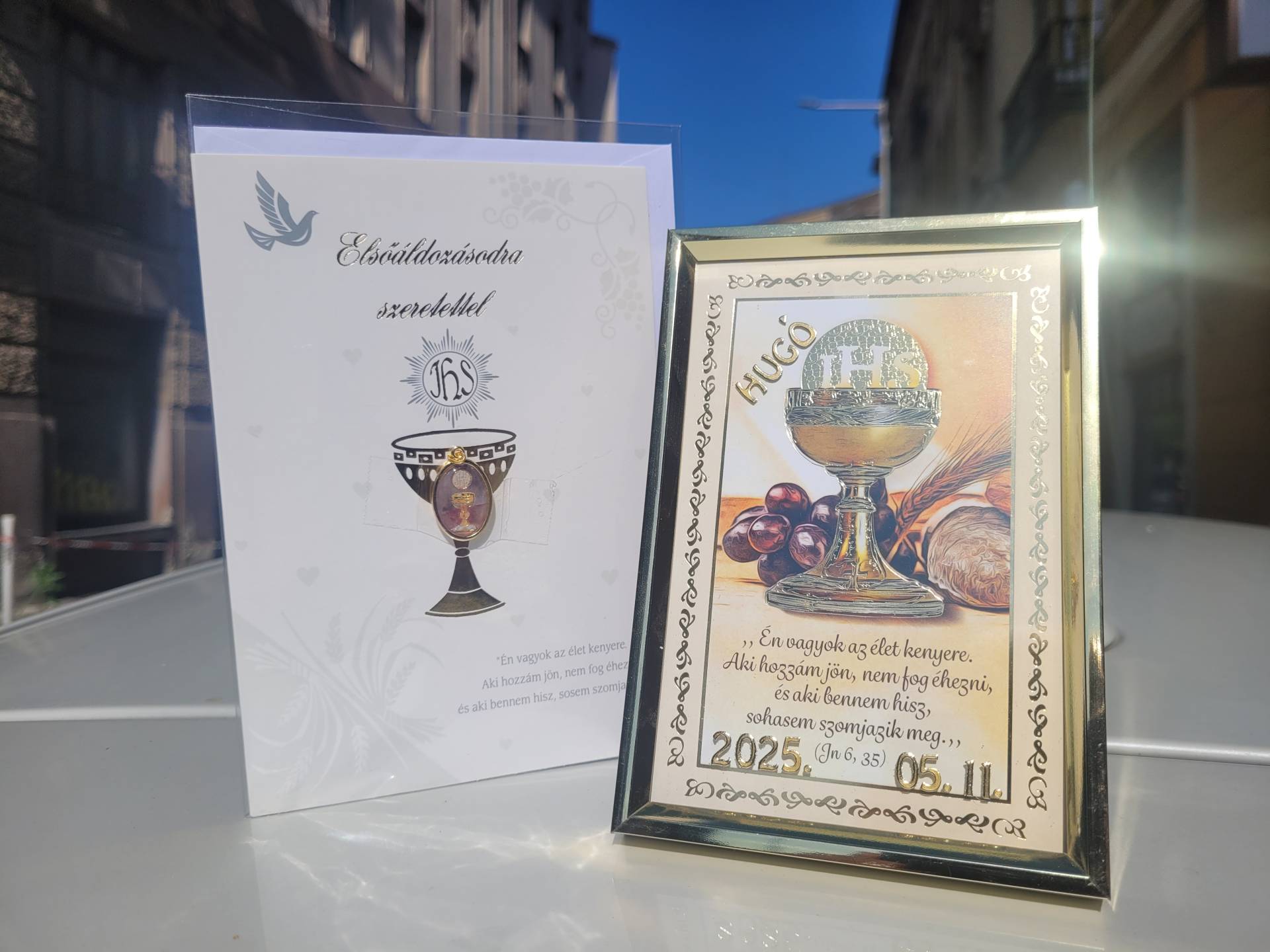 Elsőáldozásra Lányoknak és fiúknak is! Emléklap keretben név+ dátum kerül rá!+ Gratulációs lap áldással + Elsőáldozási érem  