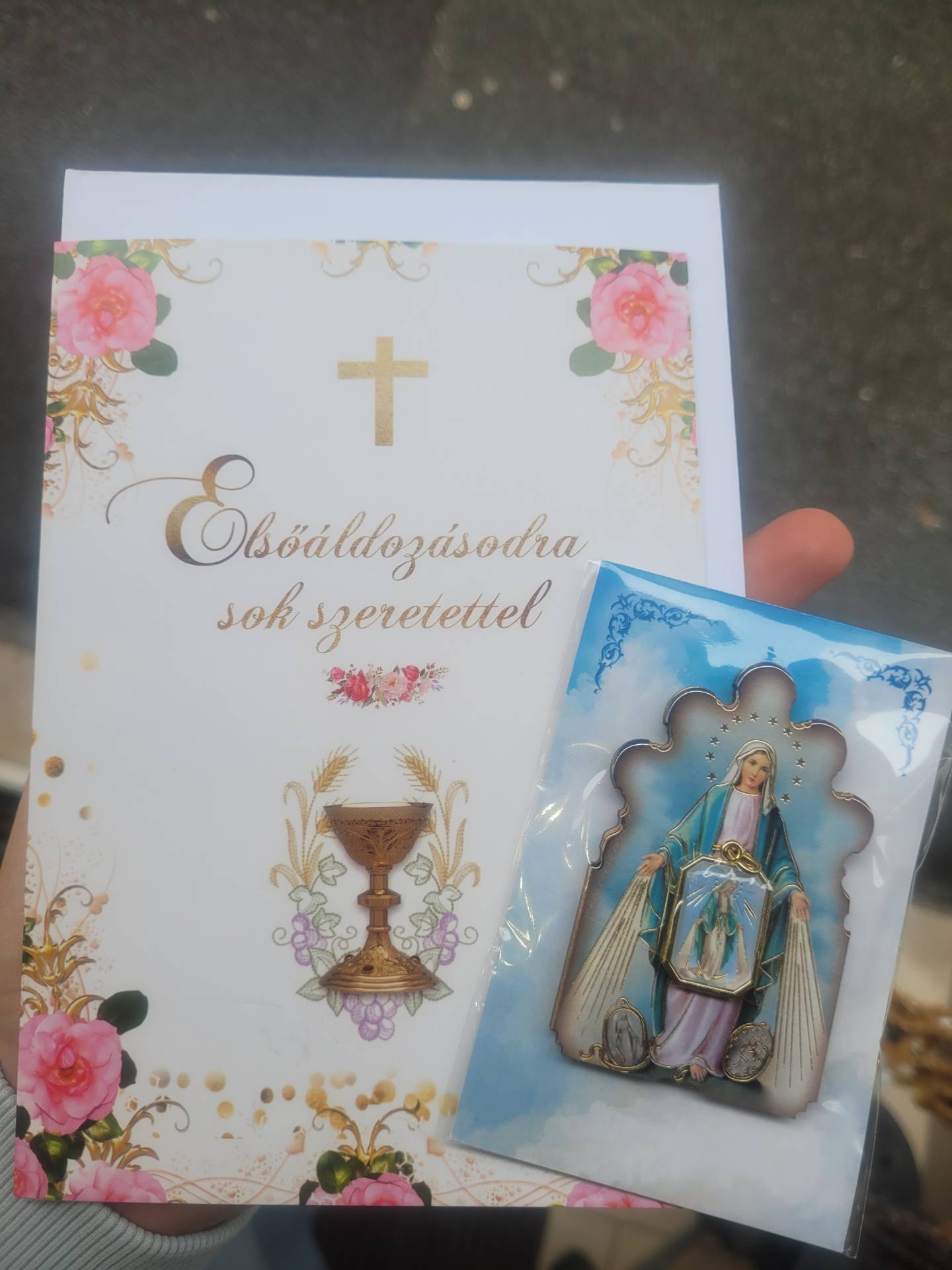 Elsőáldozásra Gratulációs lap Áldással + Elsőáldozási érem + Segitő Szűzanya mágnes  