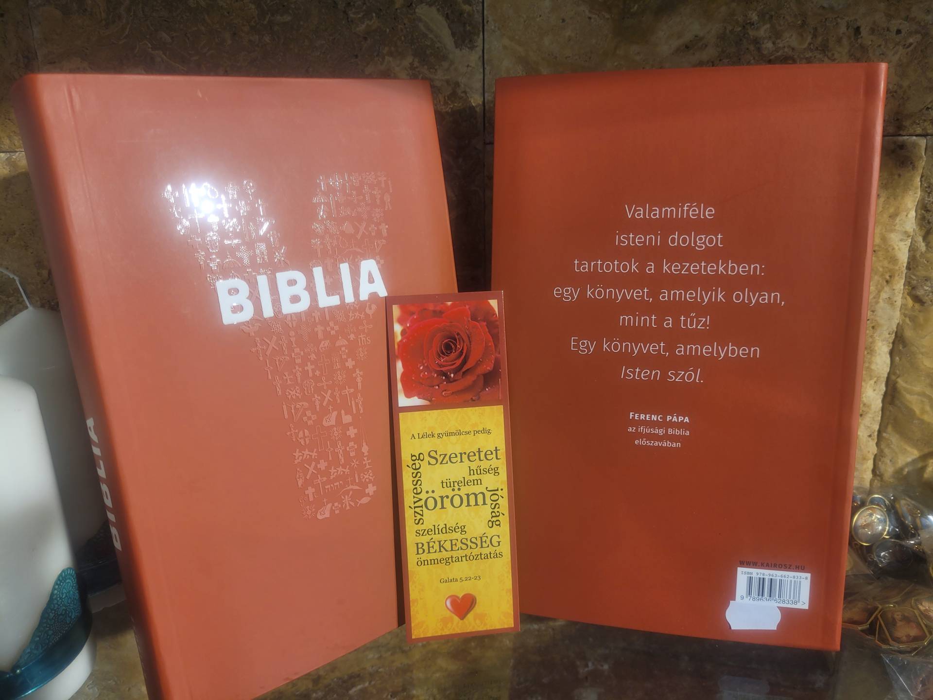 BÉRMÁLKOZÓK RÉSZÉRE EGY FANTASZTIKUS KÖNYV! TELJES BIBLIÁT MAGYARÁZZA!+ KÖNYVJELZŐ BÉRMÁLÁSRA 