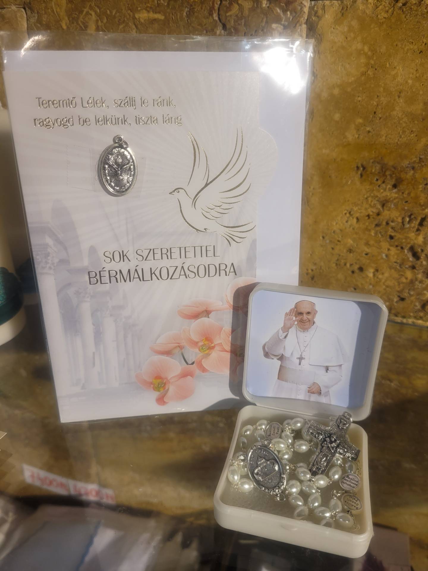 Bérmálkozó Lányok Részére FERENC PÁPA RÓZSAFÜZÉR RÓMÁBÓL+ GRATULÁCIÓS LAP SZENTLÉLEK ÉREMMEL 