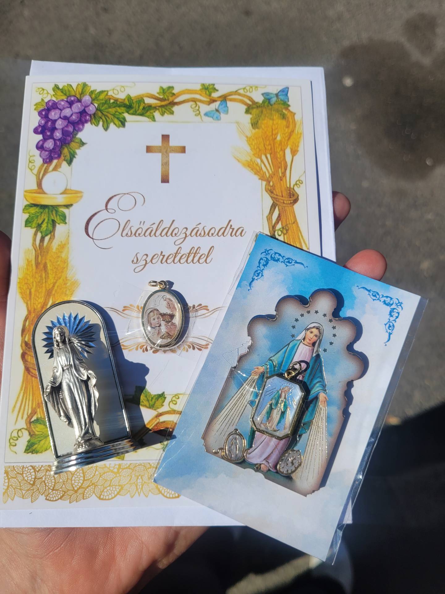 Elsőáldozásra Lánynak és fiúnak is Gyönyörű Ajándékcsomag!  