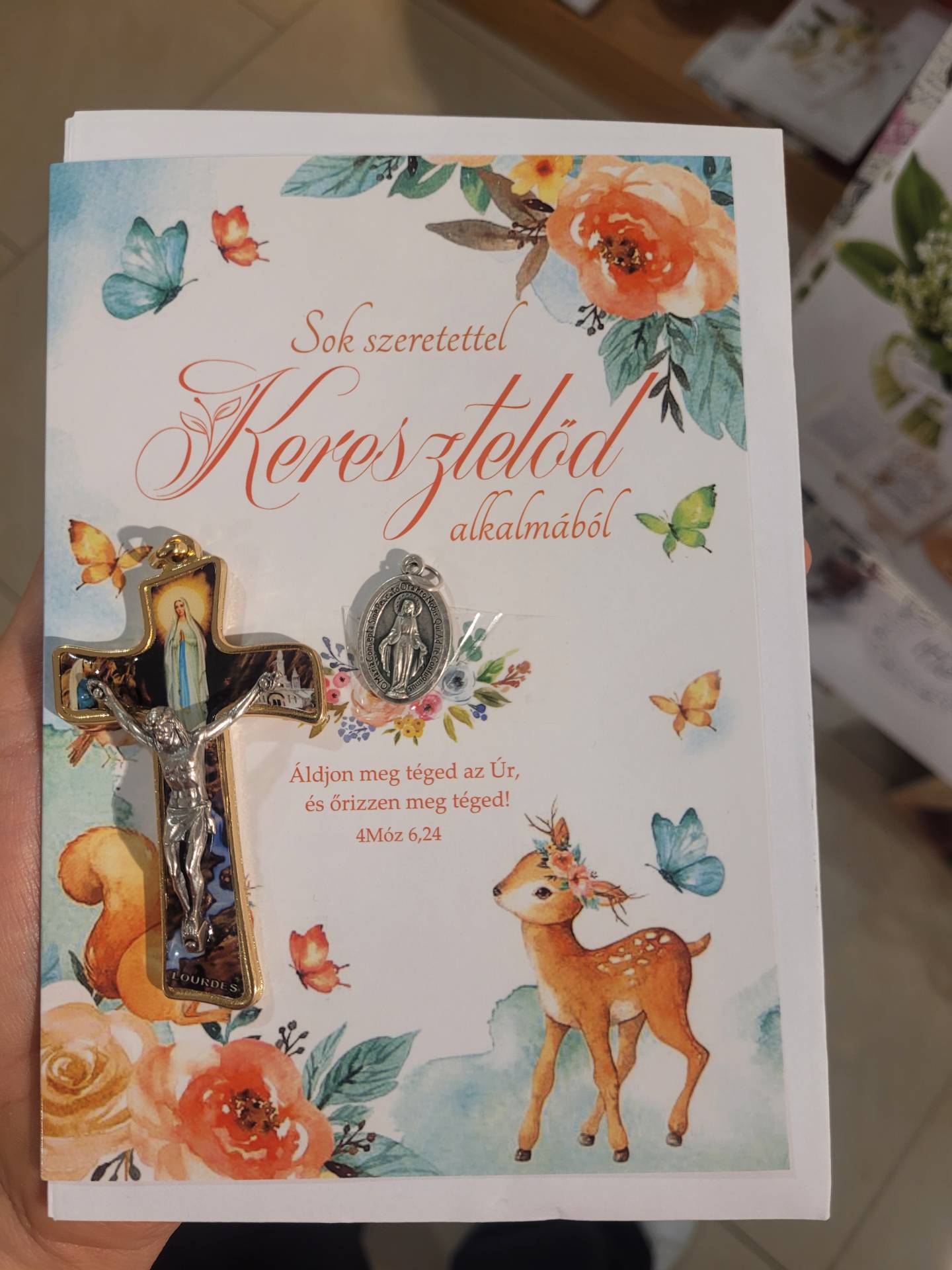 Keresztelőre Gyerekszobába Lourdesi Szűzanya Kereszt 8cm + Gratulációs Lap Szűzanya Csodáséremmel 