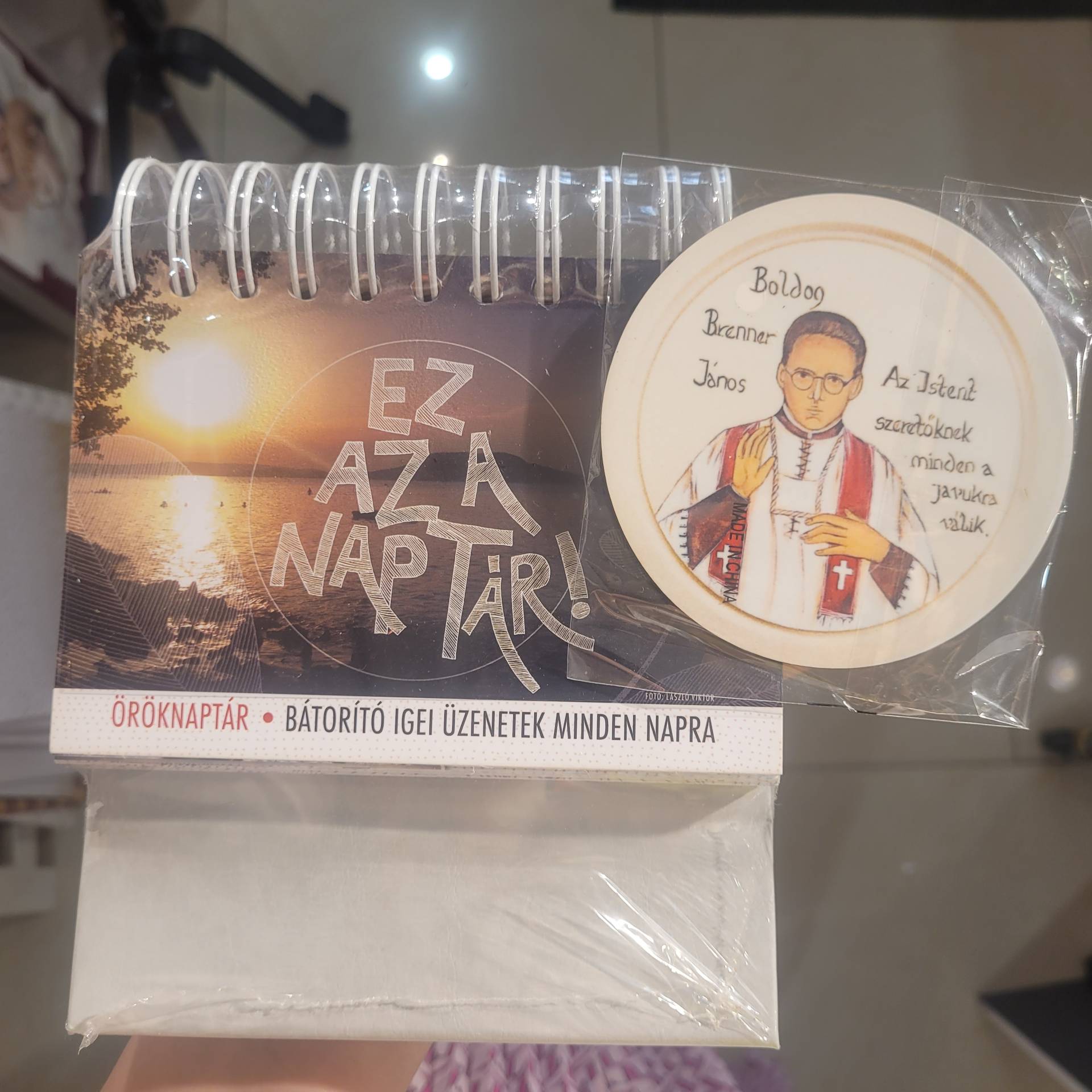 ÖRÖK NAPTÁR BÉRMÁLKOZÓKNAK MINDEN NAP ISTEN SZAVÁVAL+BOLDOG BRENNER JÁNOS MÁGNES FIATALOK ÉS AZOLTÁRISZENTSÉG SZENTJE 