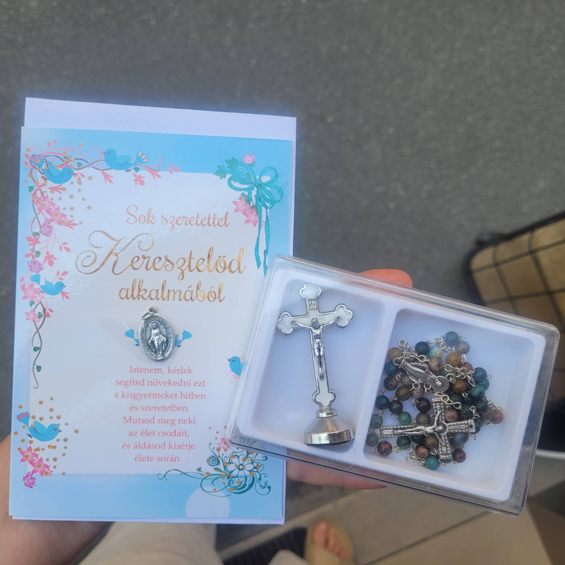 Kisfiú Keresztelőjére Ásvány rózsafüzér Életreszoló Ajándék+ Talpas Kereszt + Gratulációs Lap Áldással + Szűzanyaéremmel 