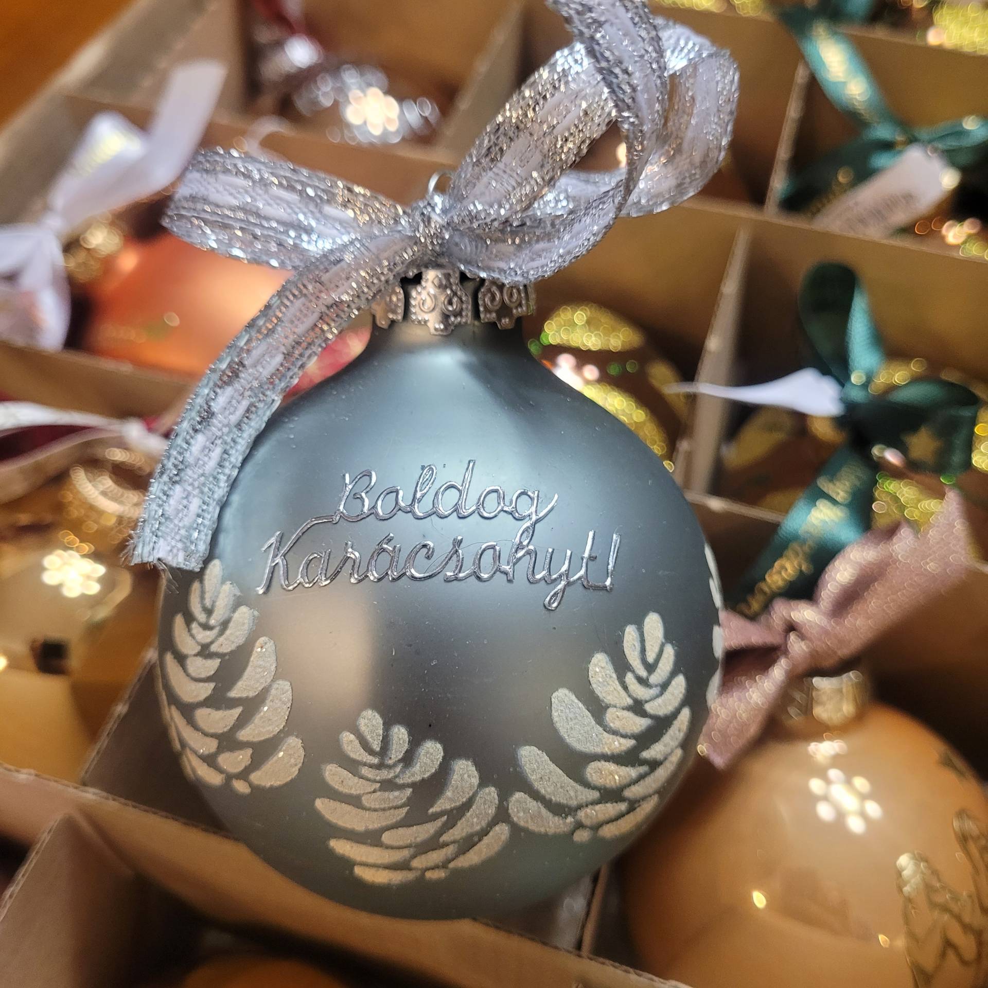 Feliratos Üveggömb ,kérésére Ráirjuk a nevet!  