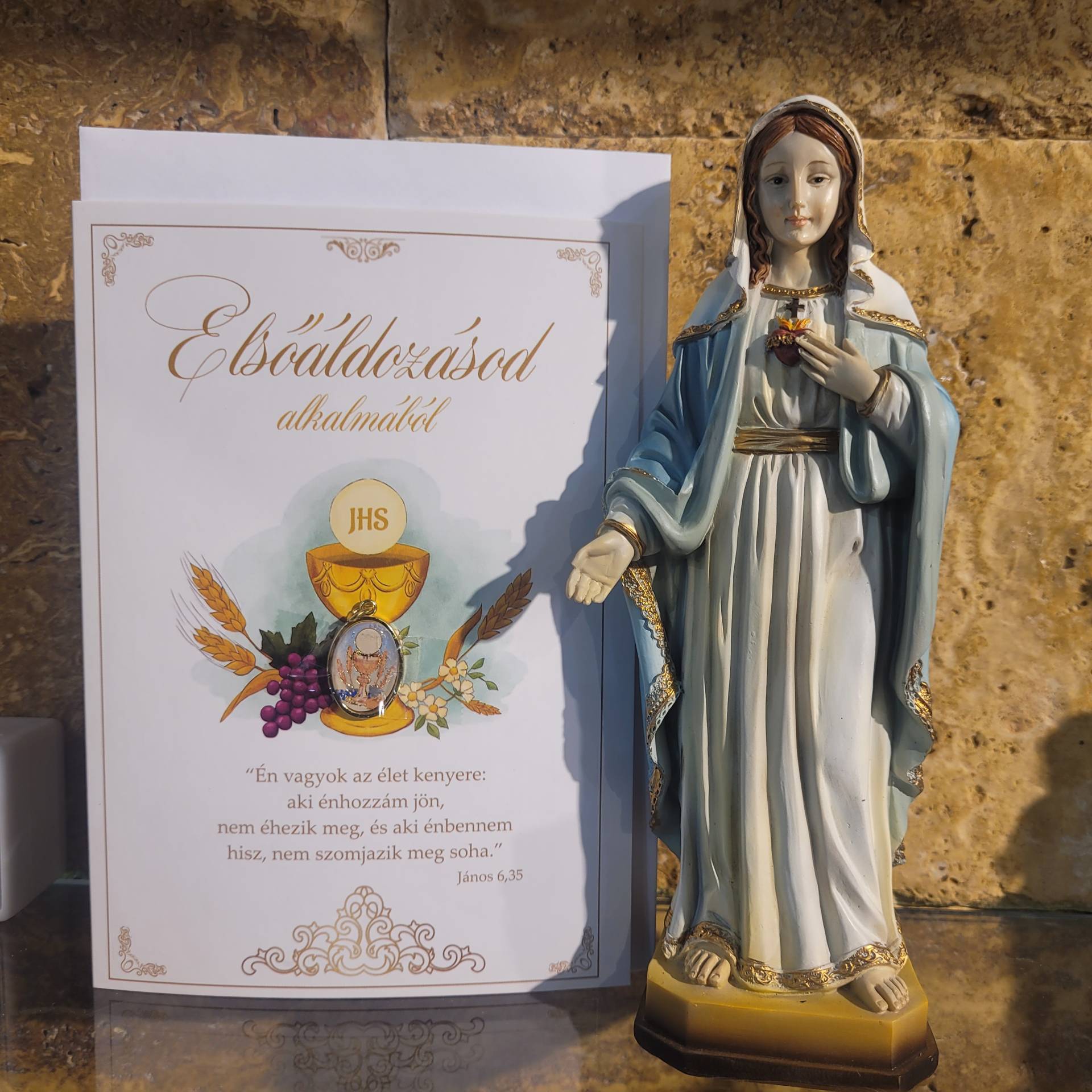 Elsőáldozásra Ajándék: Szűzmária szent szíve szobor 20cm+Gratulációs Lap Isten Szavával+ Elsőáldozási Érem 