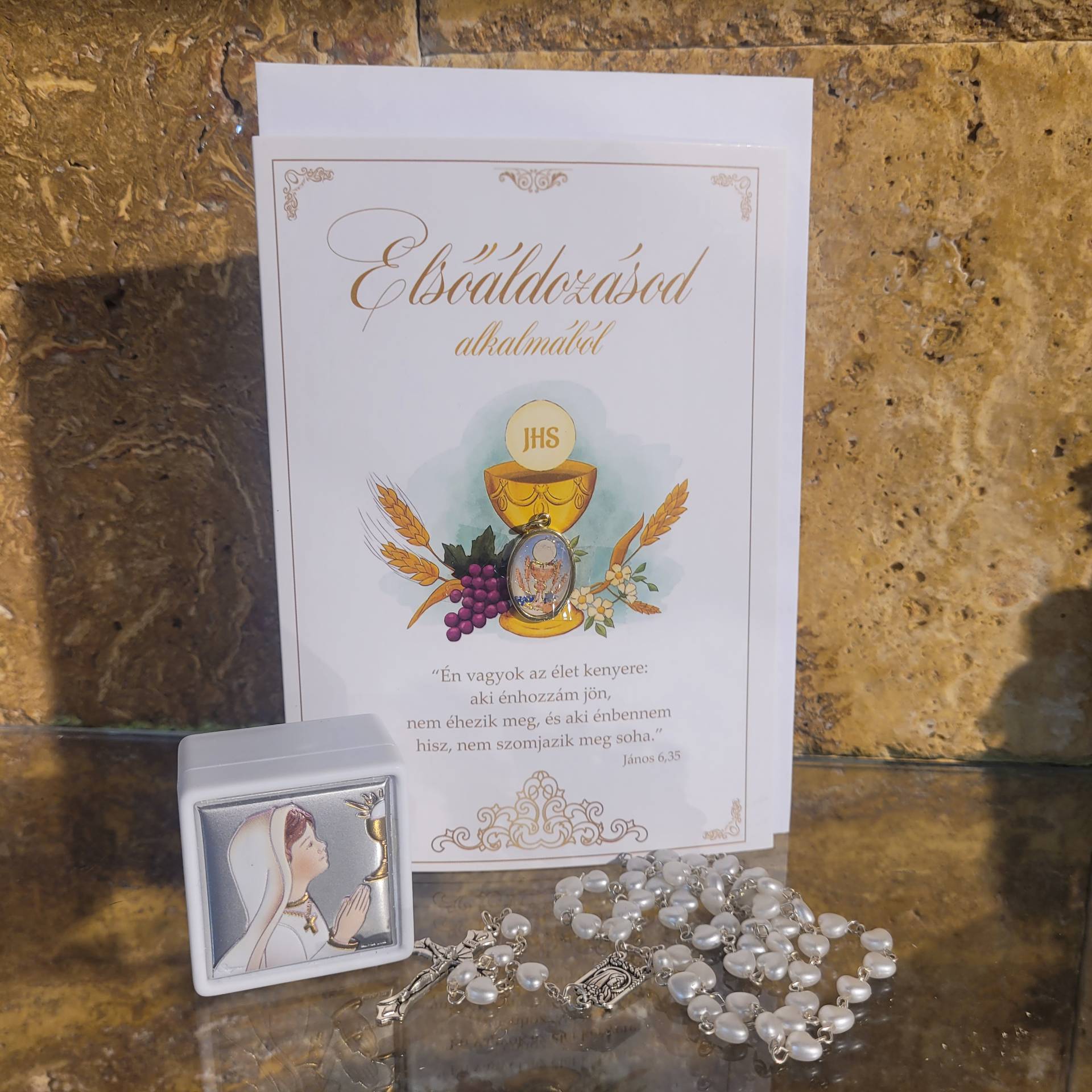Elsőáldozó Lányok részére Ezüst Rózsafüzértartó+ Rózsafüzér+ Gratulációs Lap Isten szavával + Elsőáldozók Érme 