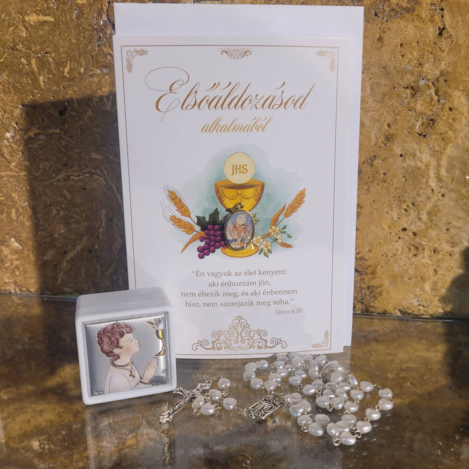 Elsőáldozó Fiú Részére: Ezüst Rózsafüzértartó+ Rózsafüzér Hófehér+ Gratulációs Lap Isten szavával+ Elsőáldozók érme 