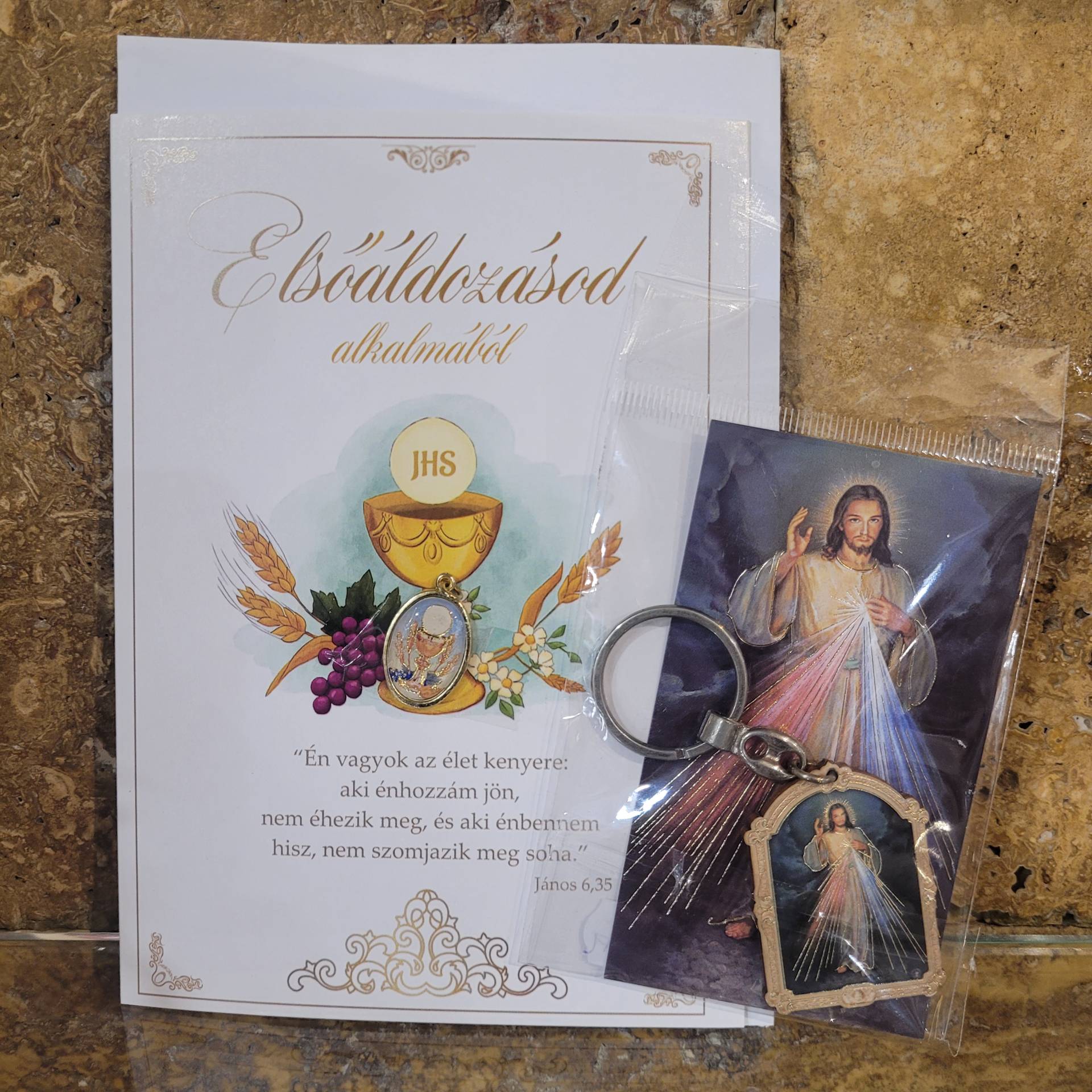 Elsőáldozók részére gratulációs lap Isten áldásával+elsőáldozók érme+Jázus kulcstartó imával 