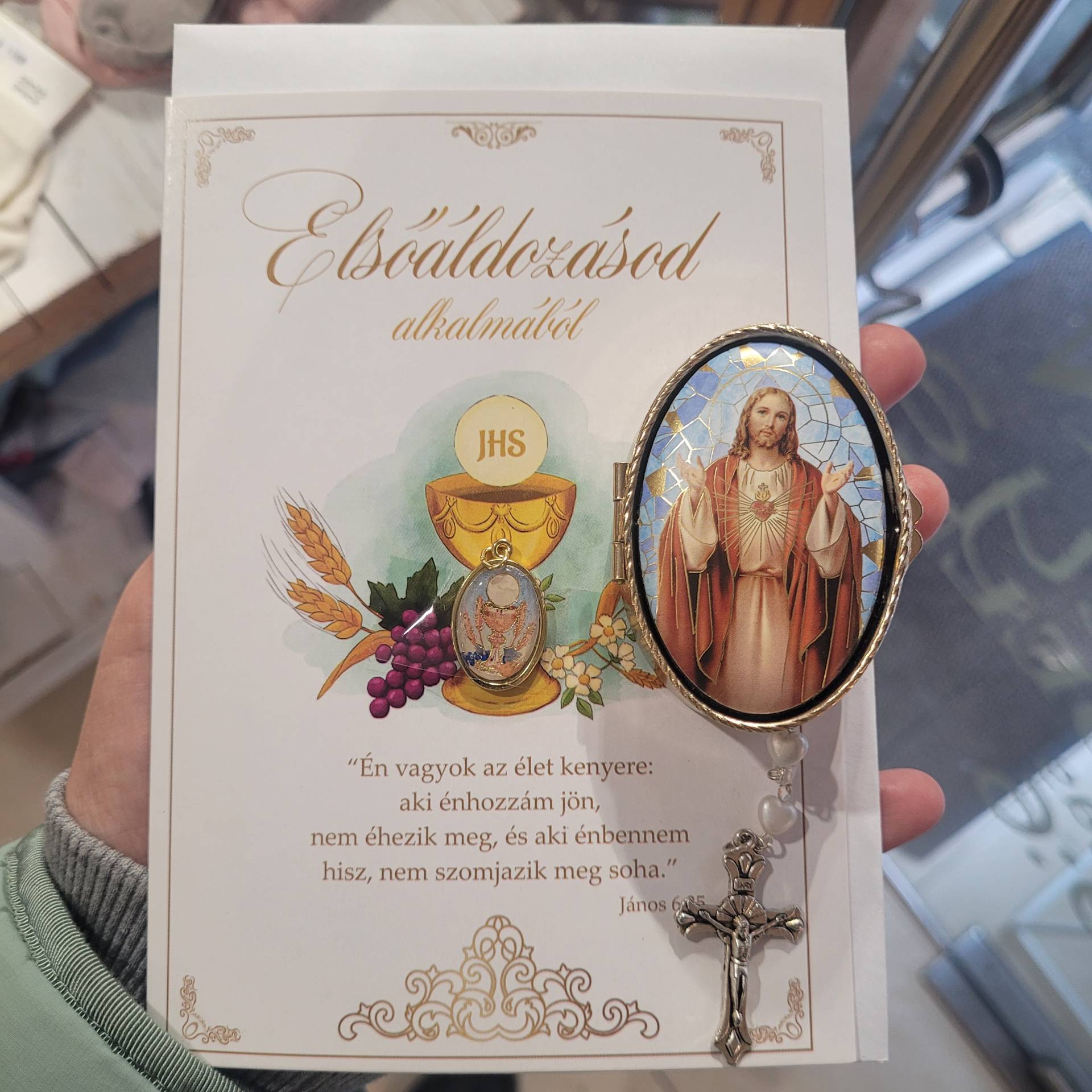 Elsőáldozók Részére : Rózsafüzér+ tartó + Gratuációs Lap Isten Szavával + Elsőáldozási érem 