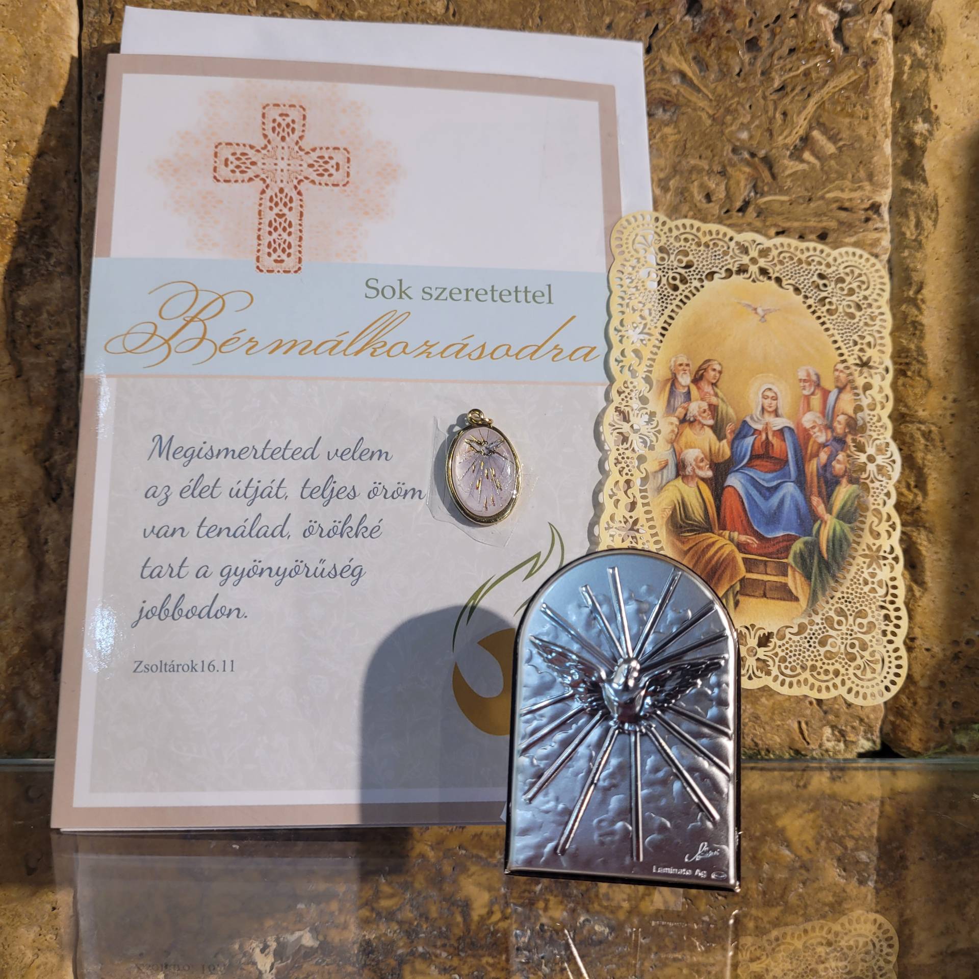 Bérmálkozók részére Ezüst Szentlélek ikonkép+Csipkés extra Szentkép Szentlélek kiáradása+Gratulációs Lap Isten Szavával +Bérmálkozási Érem 