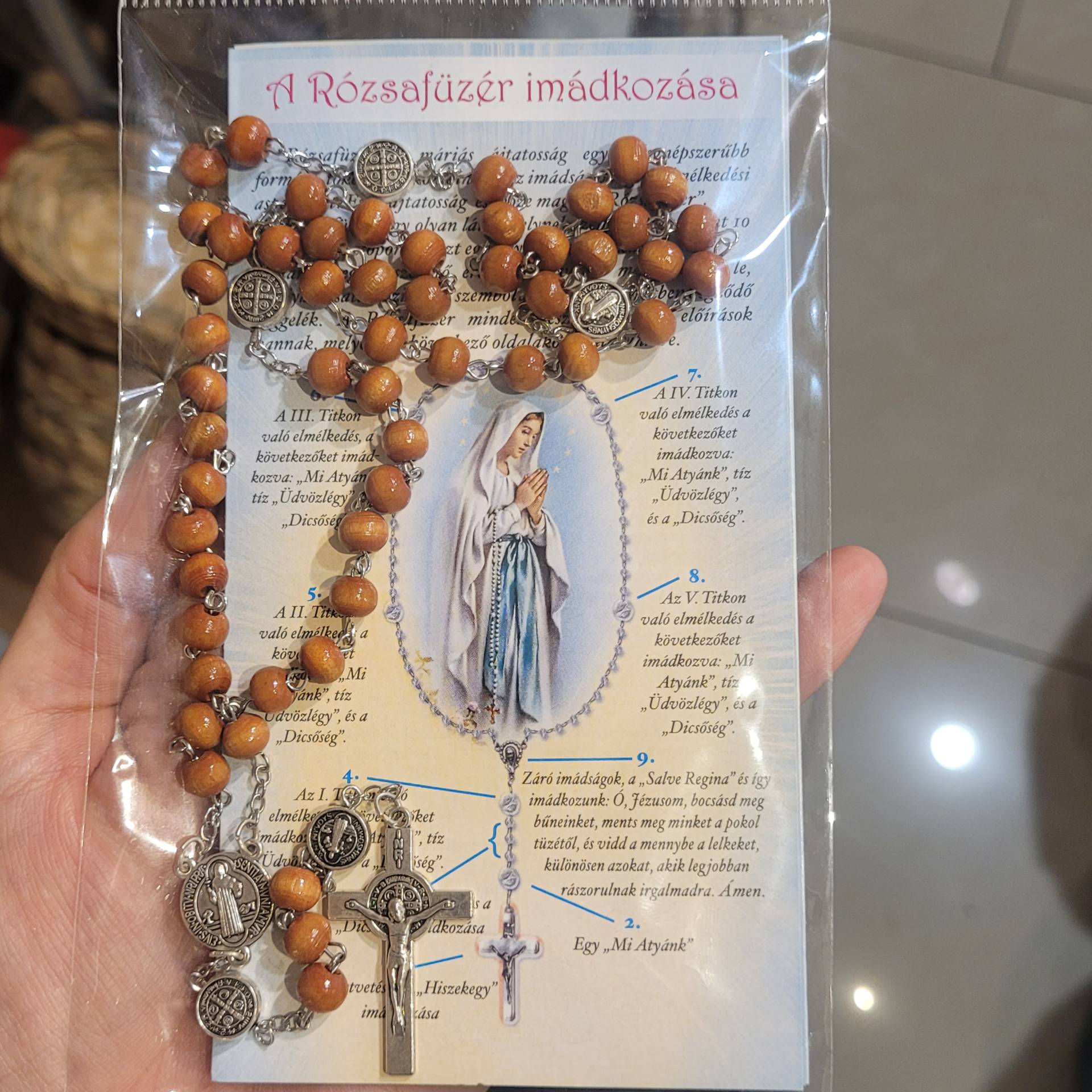 Szent Benedek érmekkel Fa Rózsafüzér+ Rózsafüzér tanuéását segitő lap 