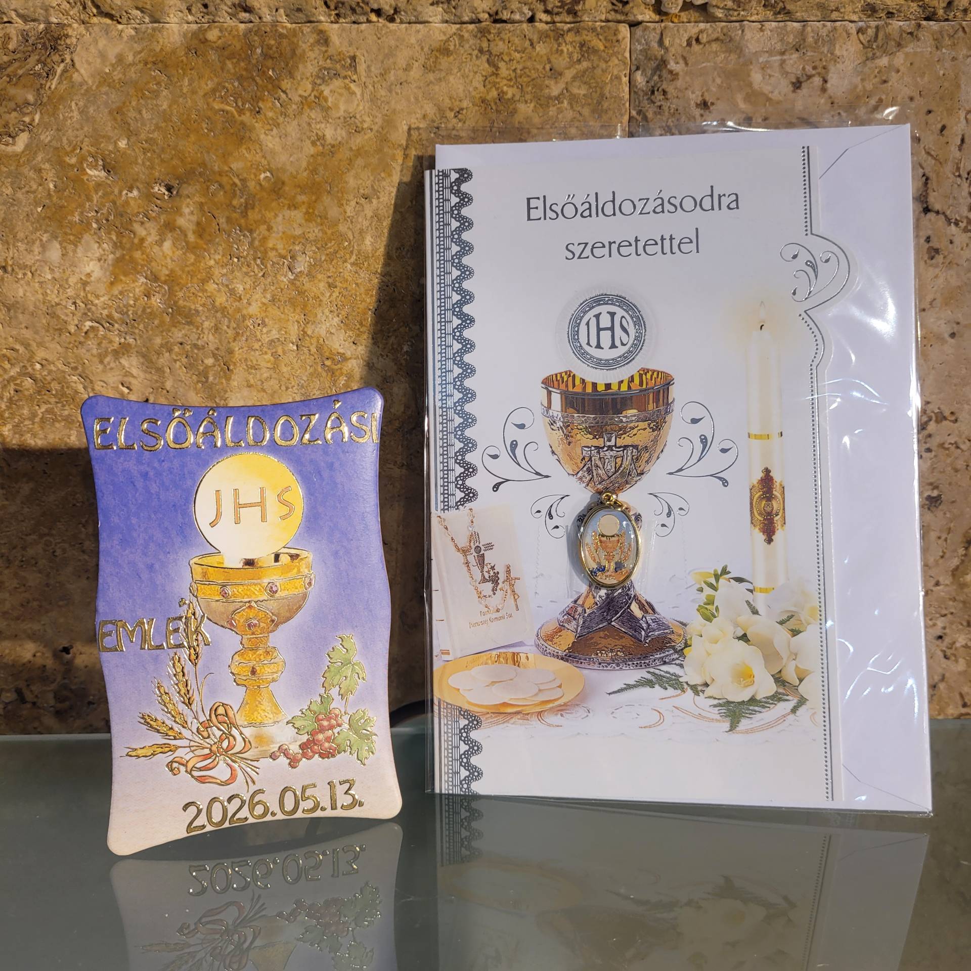 Elsőáldozók részére Név + Dátum kerül rá!Plakett támasztható is!+ gratulációs Lap Elsőáldozási éremmel  