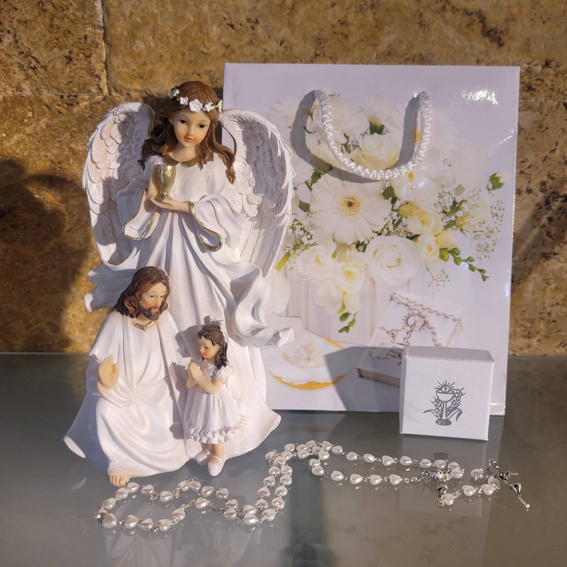 Elsőáldozó Lánynak Ajándékcsomag: Elsőáldozó Kislány Jézussal 20cm+ Őrangyal+ Kelyhes Rózsafüzér+Doboz 