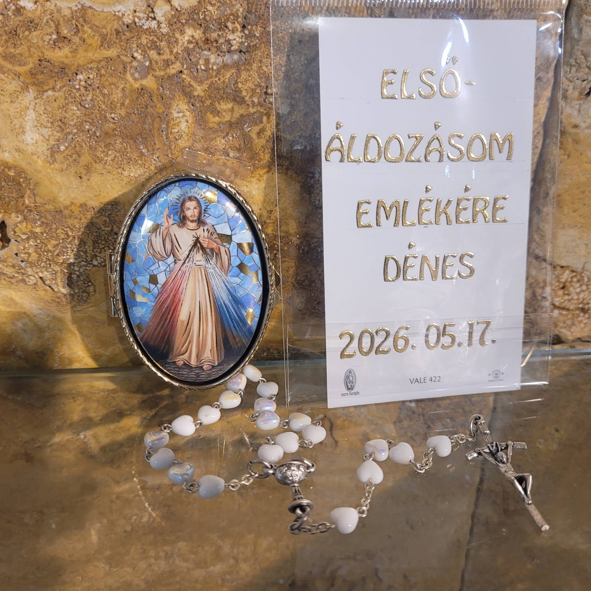 Elsőáldozók Részére Emlékkelyhes Rózsafüzér+ réz tartó+Feliratos Szentkép Emlékbe 