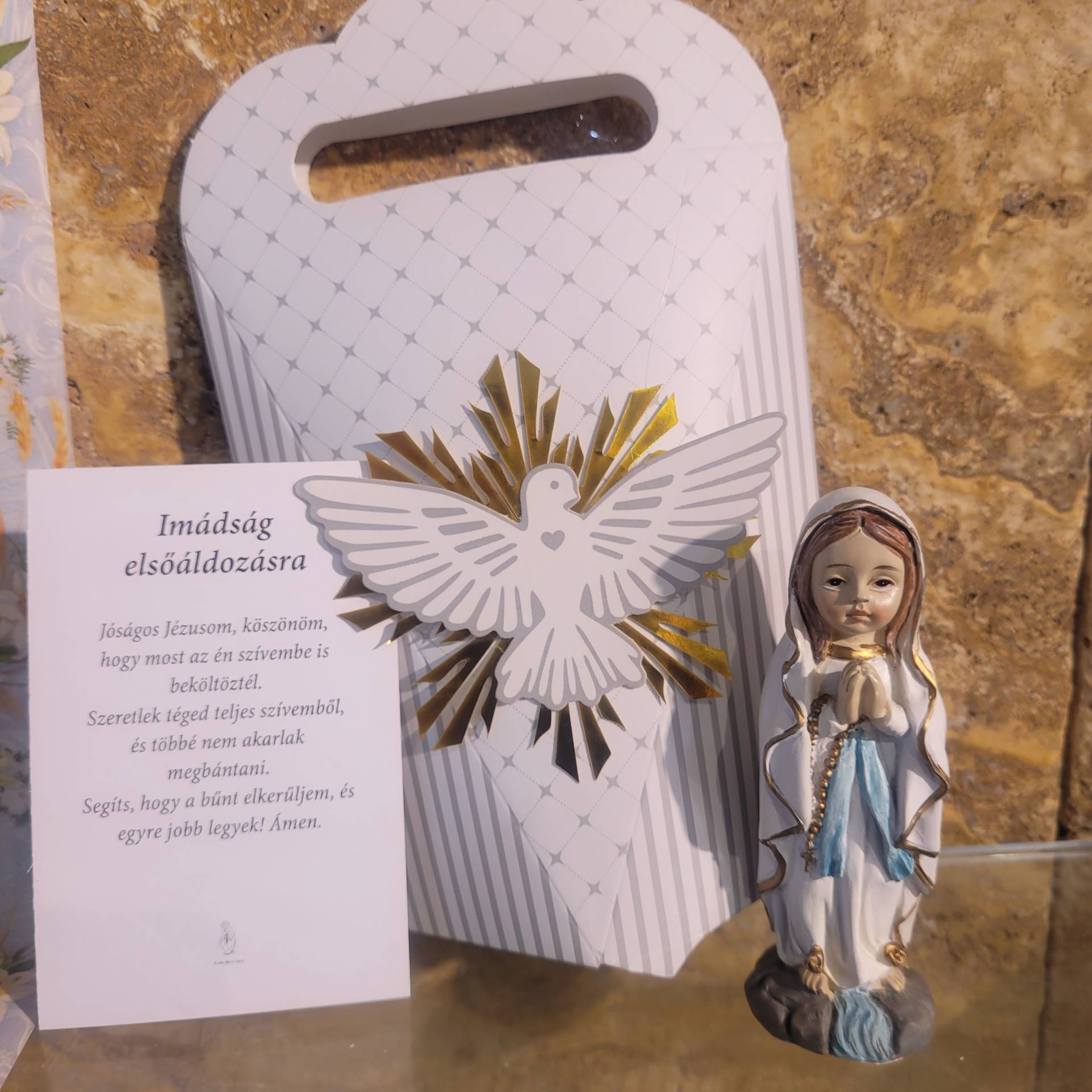 Elsőáldozók Részére Lourdesi Szűzanya Szobor 11cm + Ajándéktáska+Szentképen Imádság Elsőáldozóknak 