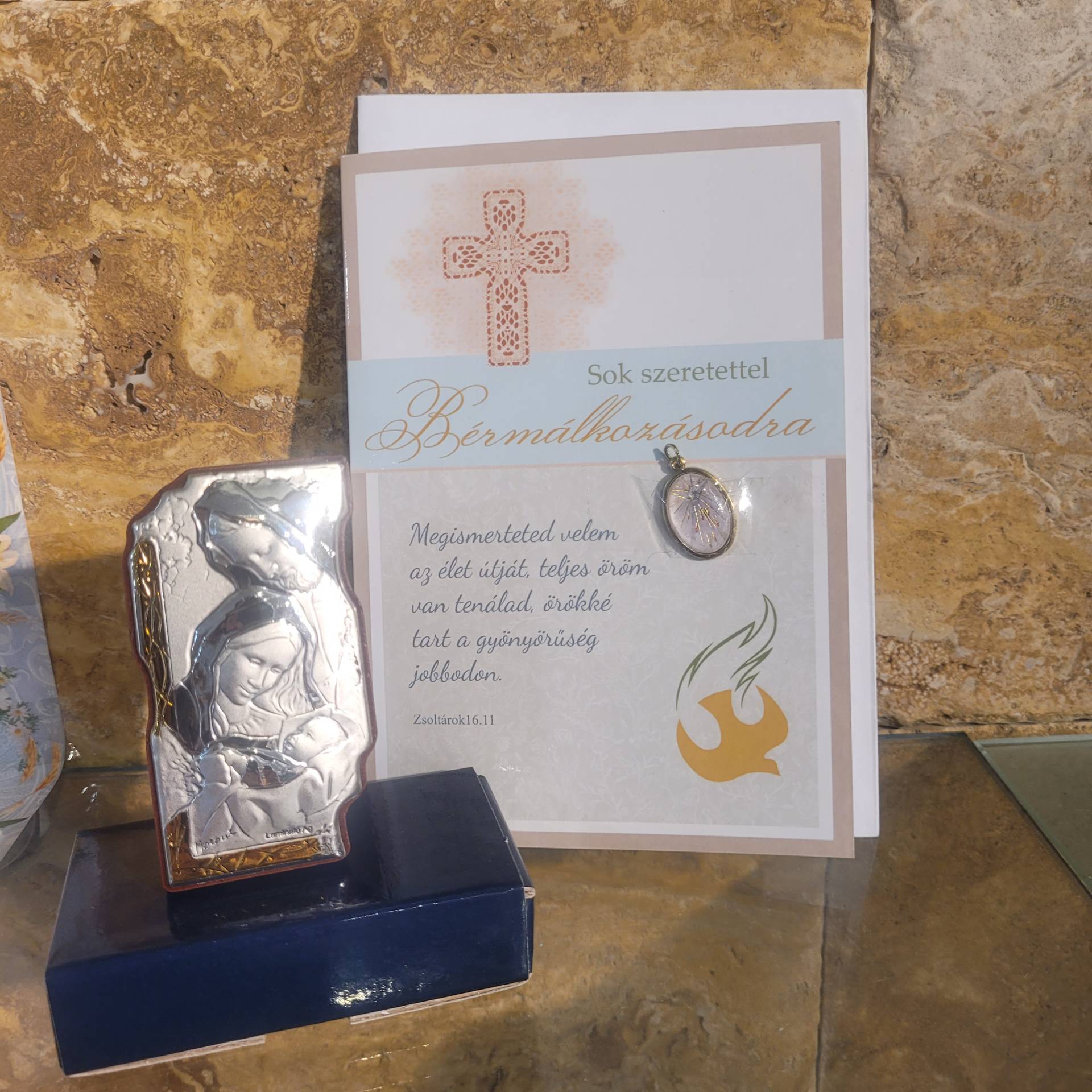 Bérmálásra Szent Család Ezüst Ikon + gratulációs Lap Szentlélek éremmel 