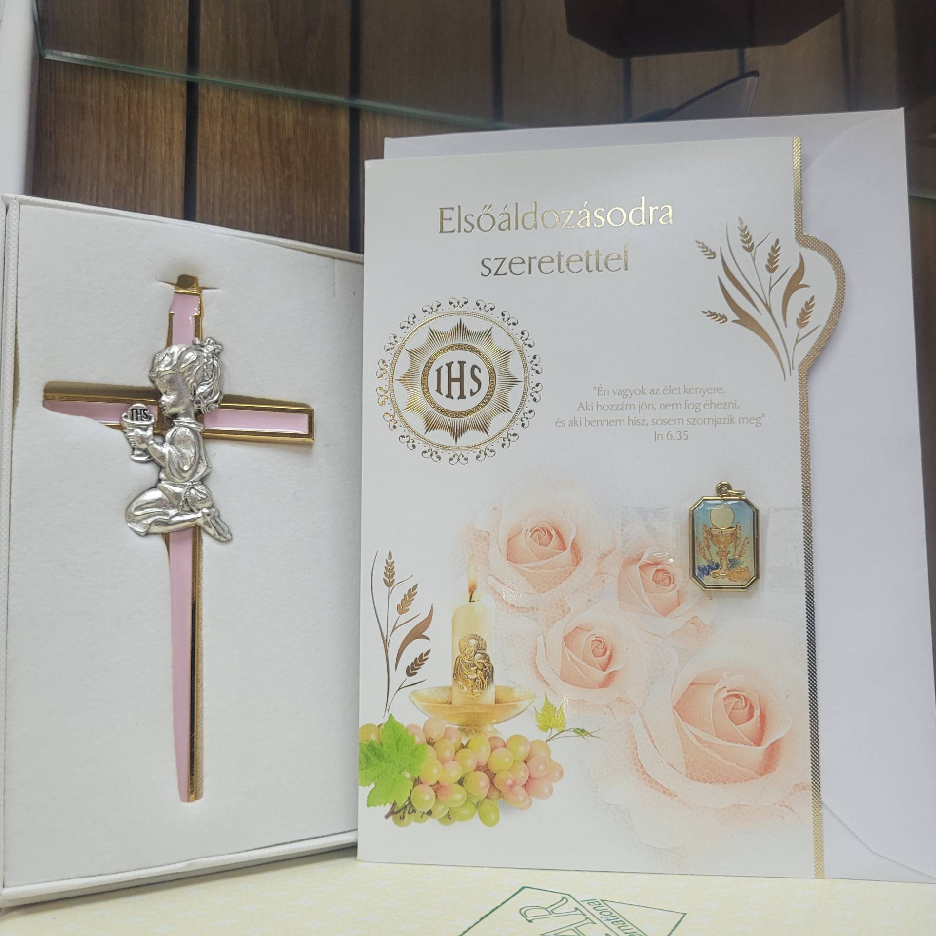 Elsőáldozásra Kislánynak Emlékereszt Ostyával+kehellyel+ Gratulációs Lap Elsőáldozási emlékéremmel 