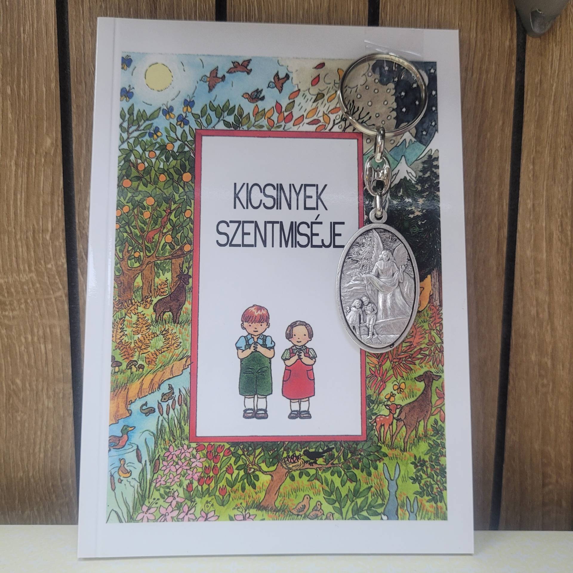 Elsőáldozók részére könyv ,szentmiséről+ imák + Őrangyalkulcstartó gyerekeknek Suliba! 