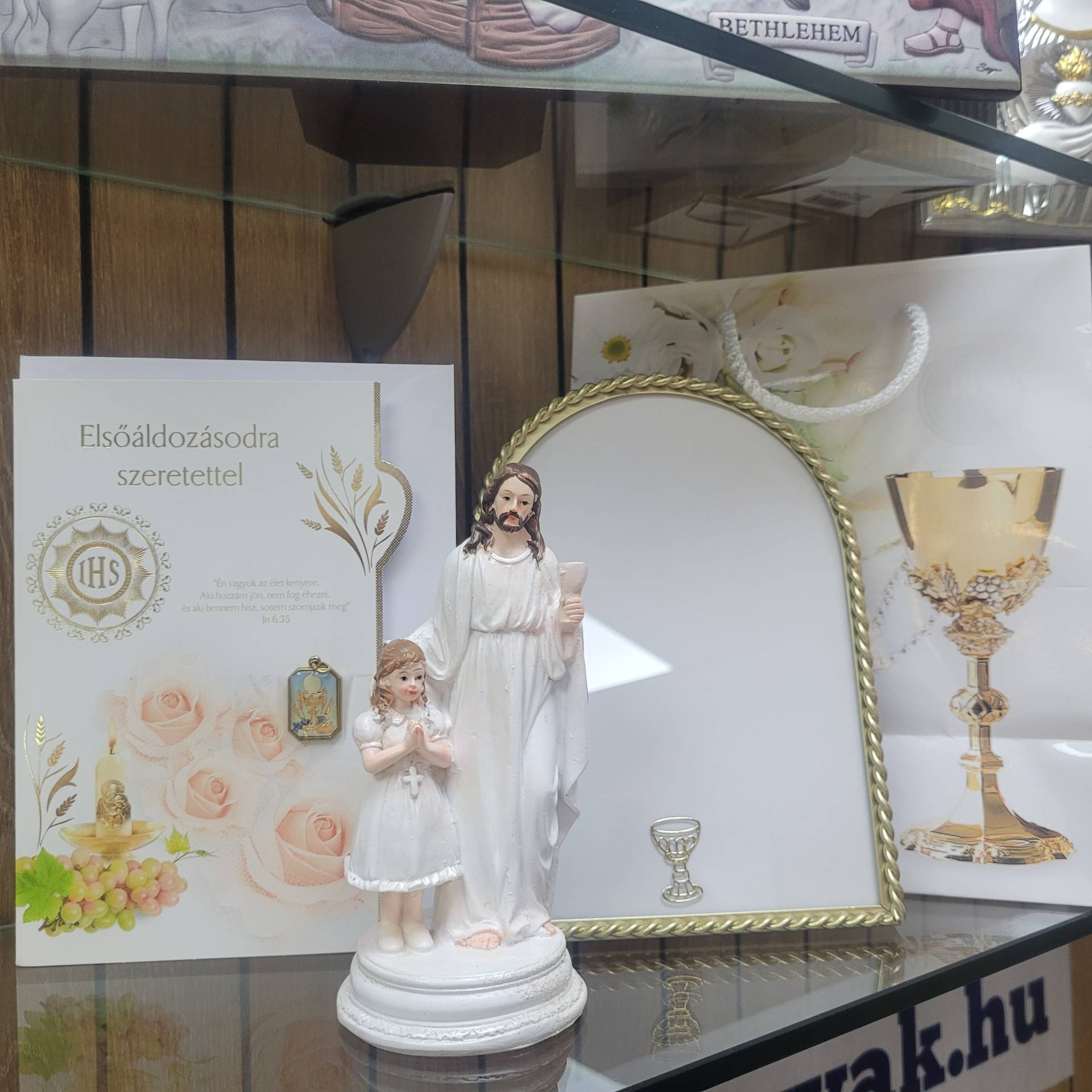Jézus+ Elsőáldozó kislány / Feliratozzuk a szobrot a kislány keresztnevével+ Elsőáldozás dátuma!+Fényképtartó+ Ajándéktáska 