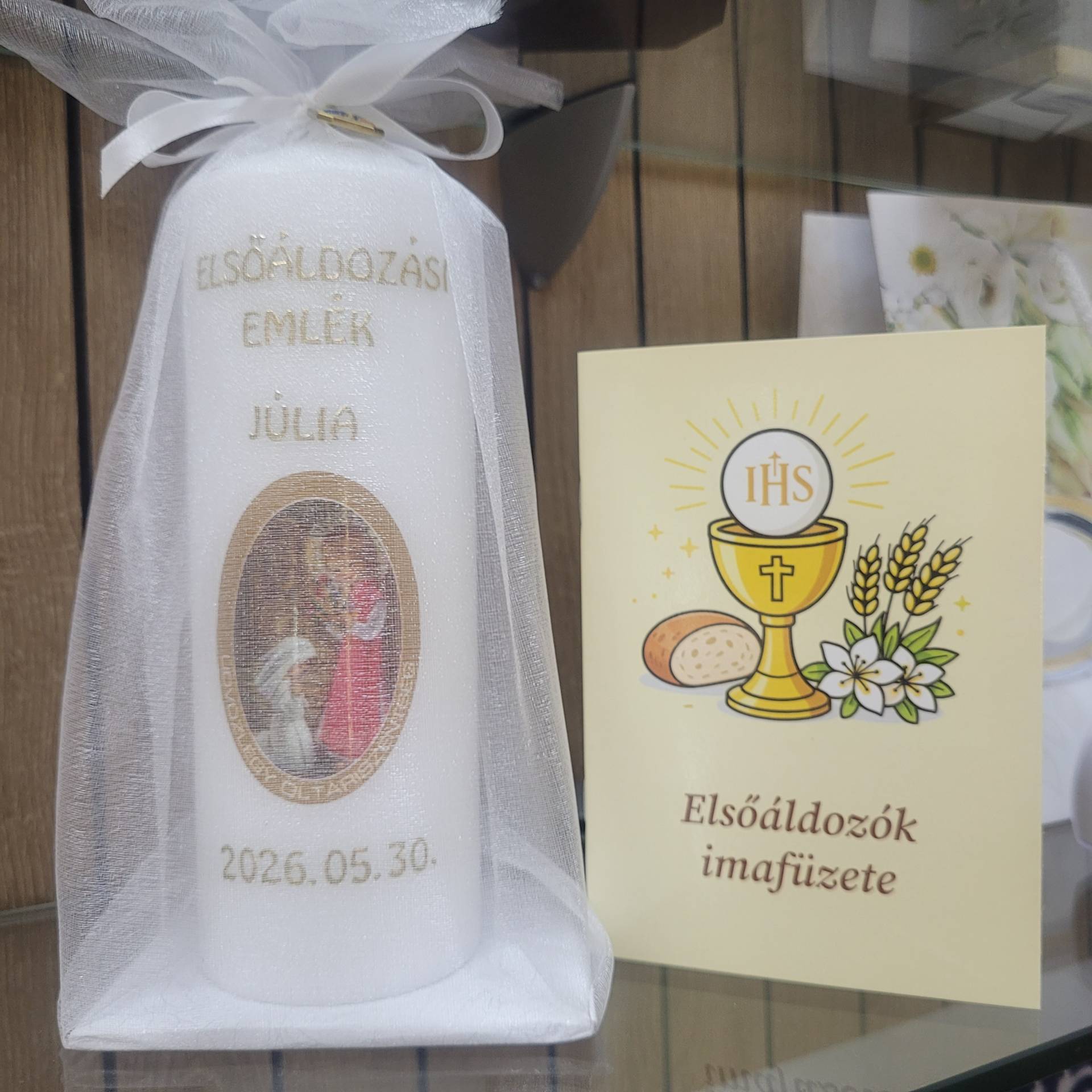 Ajándékgyertya Elsőáldozásra Díszcsomagolásban+Elsőáldozók érme+Elsőáldozók imafüzete 