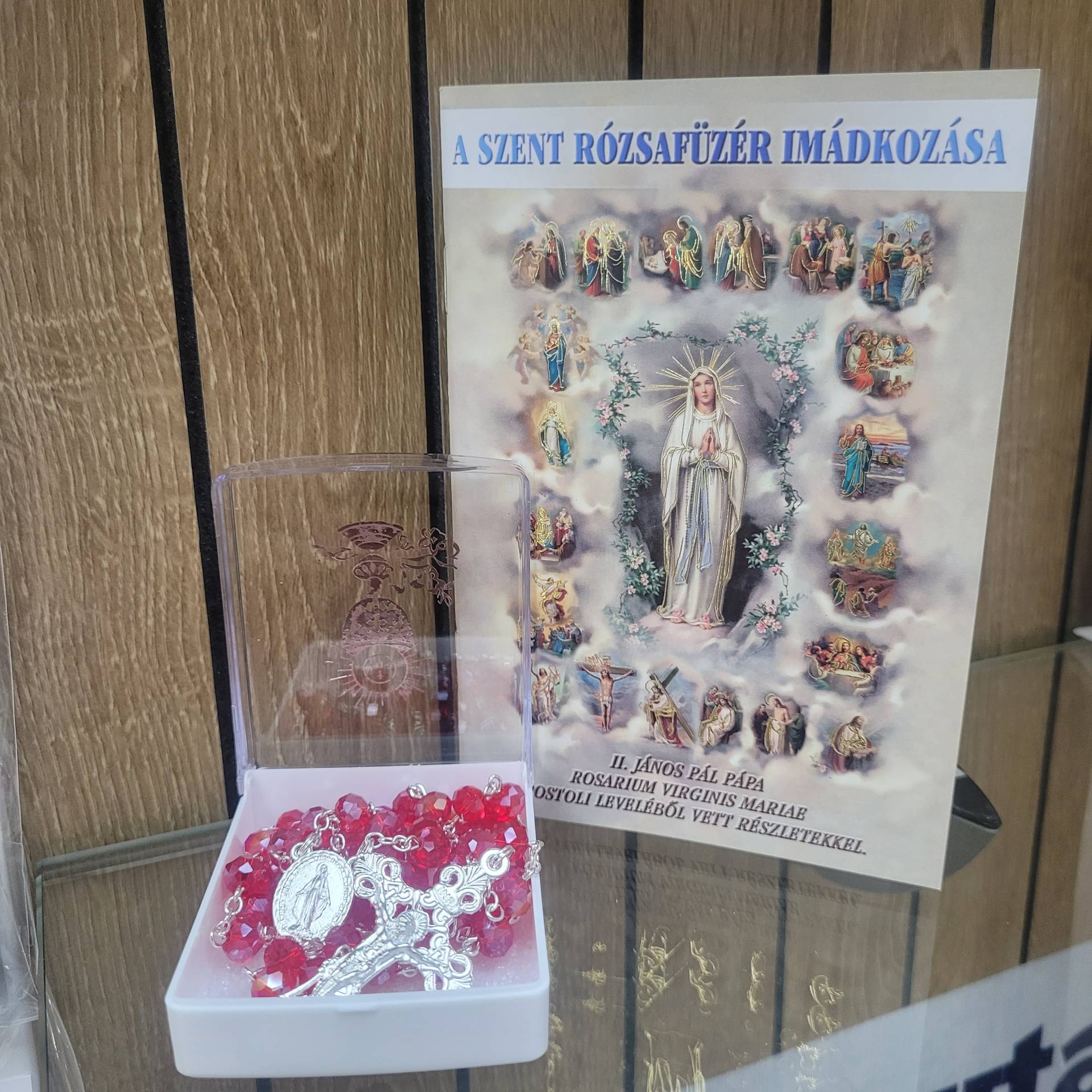 Bérmálkozók részére Kristály rózsafüzér Díszdobozban+Rózsafüzér Imádkozását segitő füzet 