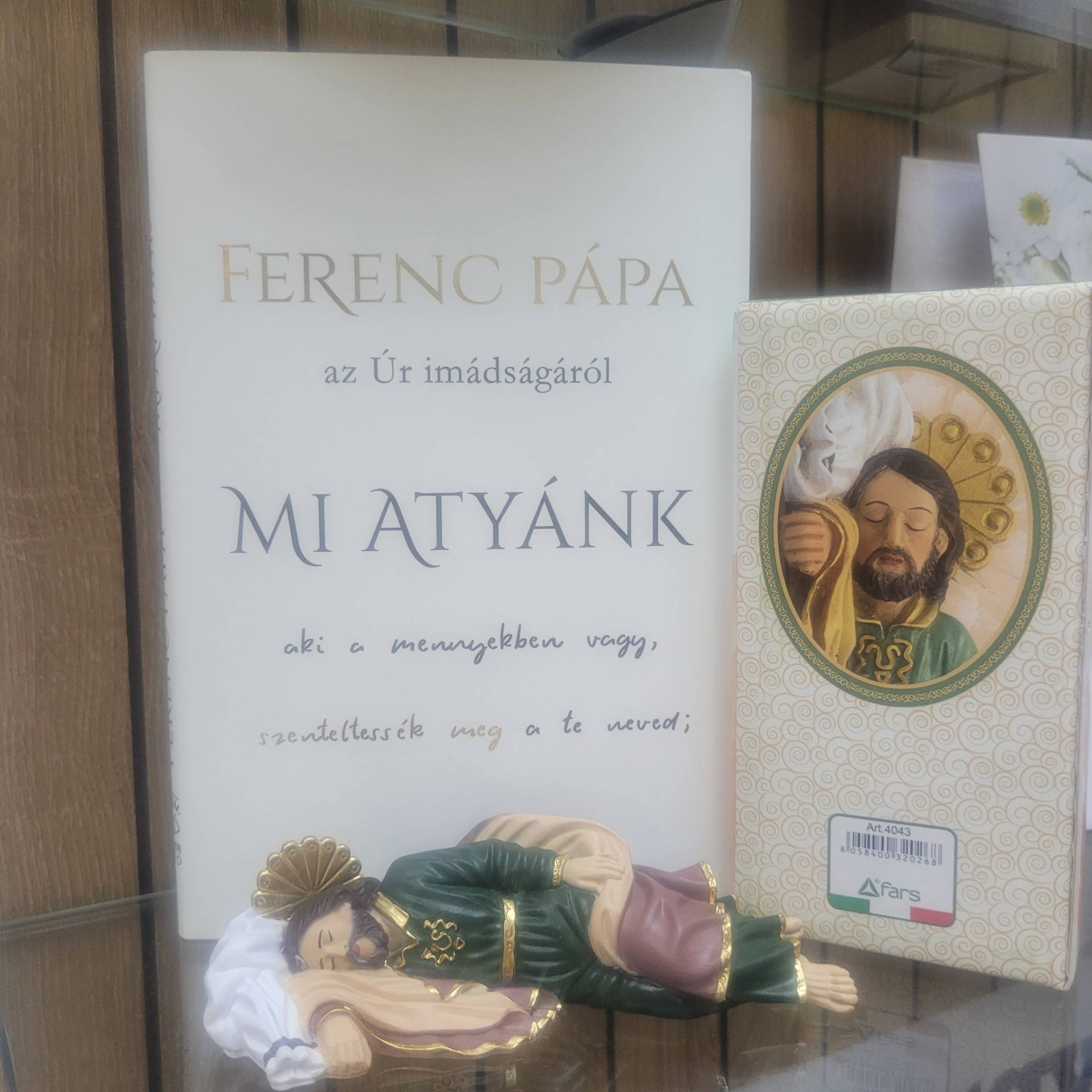 Ferenc Pápa Kedvenc Szentje AZ ÁLMODÓ SZENT JÓZSEF SZOBOR-AJÁNLOTTA MINDENKINEK KÉRTE IMÁDKOZOTT HOZZÁ ALÁTETTE A SZOBNAK KÉRÉSEIT VIGY EL A MENNYEI ATYÁHOZ! + FERENC PÁPA KÖNYV 